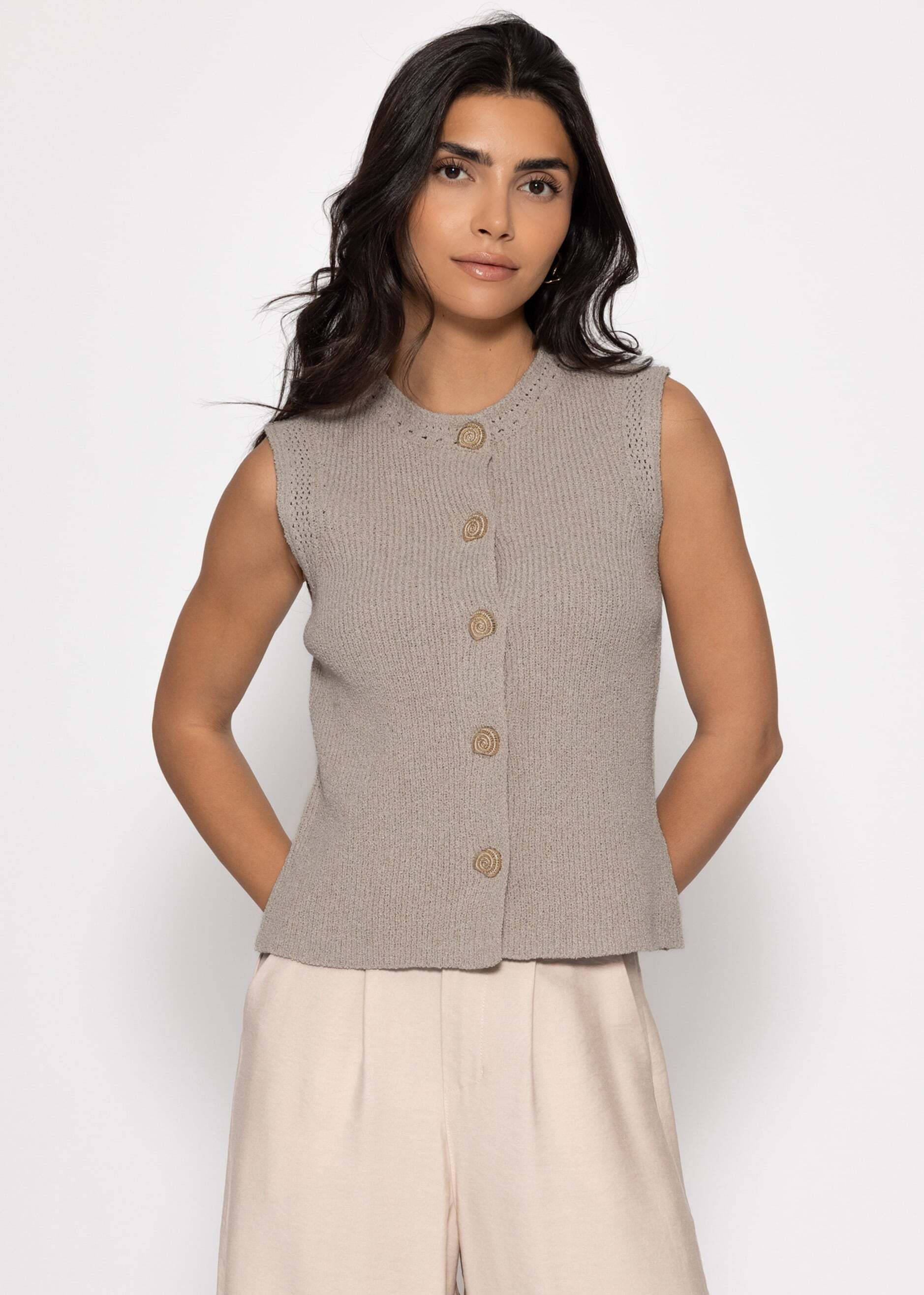 SASSYCLASSY Stricktop Strick Top mit Muschelknöpfen für Damen Ärmelloses Top mit Rundhalsausschnitt und Lochstrick Details
