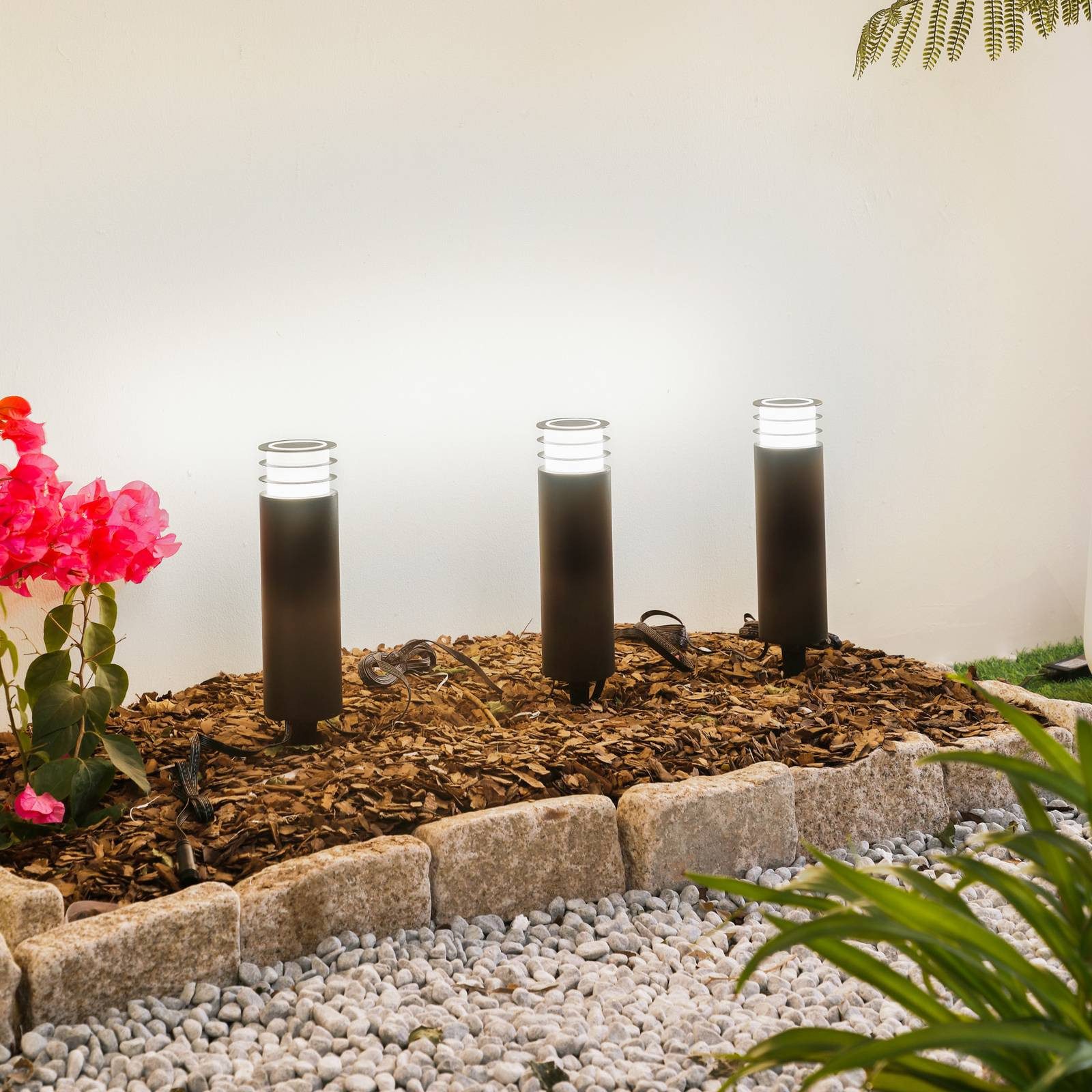 Lindby Außen-Stehlampe Kaelo, LED, Kunststoff Schwarz Farbwechsel RGB + weiß IP44, 3 x 2,8 W LED, Farbwechsel RGB + weiß