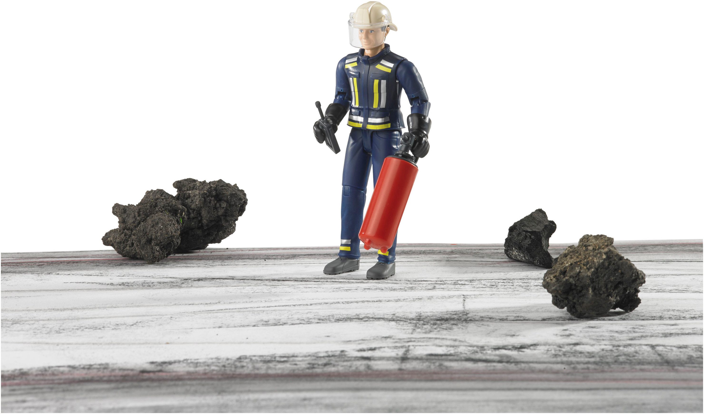 Bruder® Spielfigur bworld, Feuerwehrmann mit Zubehör (60100), Made in Europe