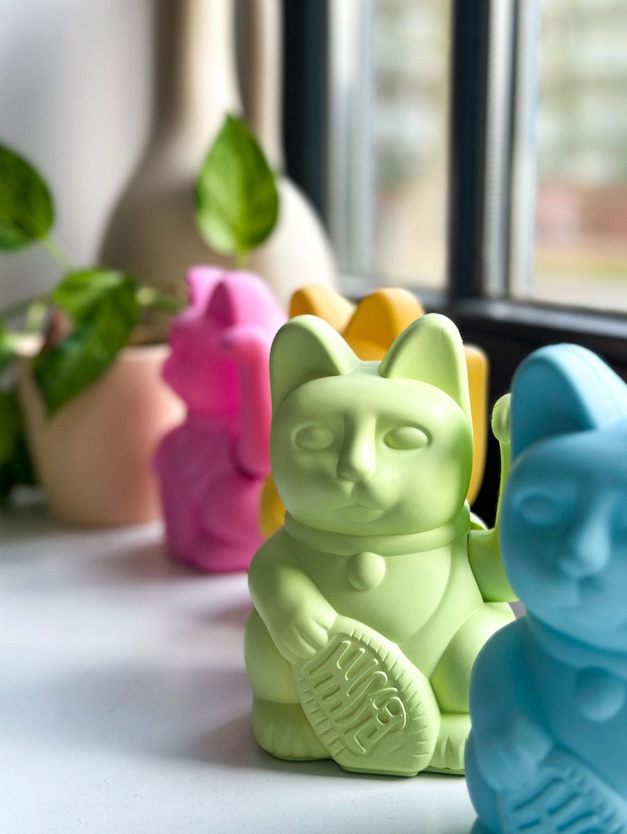 Donkey Products Dekofigur Lucky Cat Classic Winkekatze hellgrün 15cm