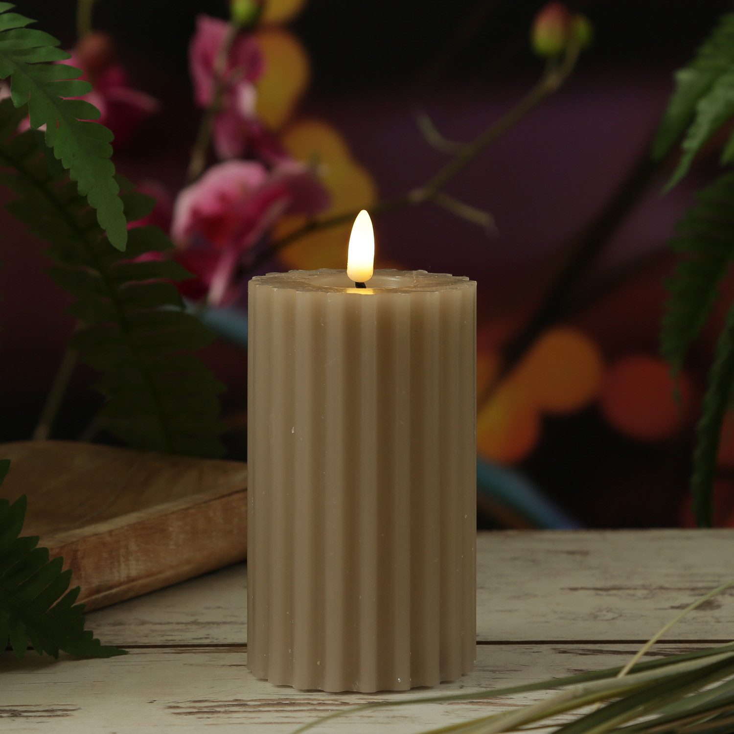 MARELIDA LED-Kerze Liv Echtwachs gerillt mit Rillen flackernd H: 14,5cm Timer hellgrau