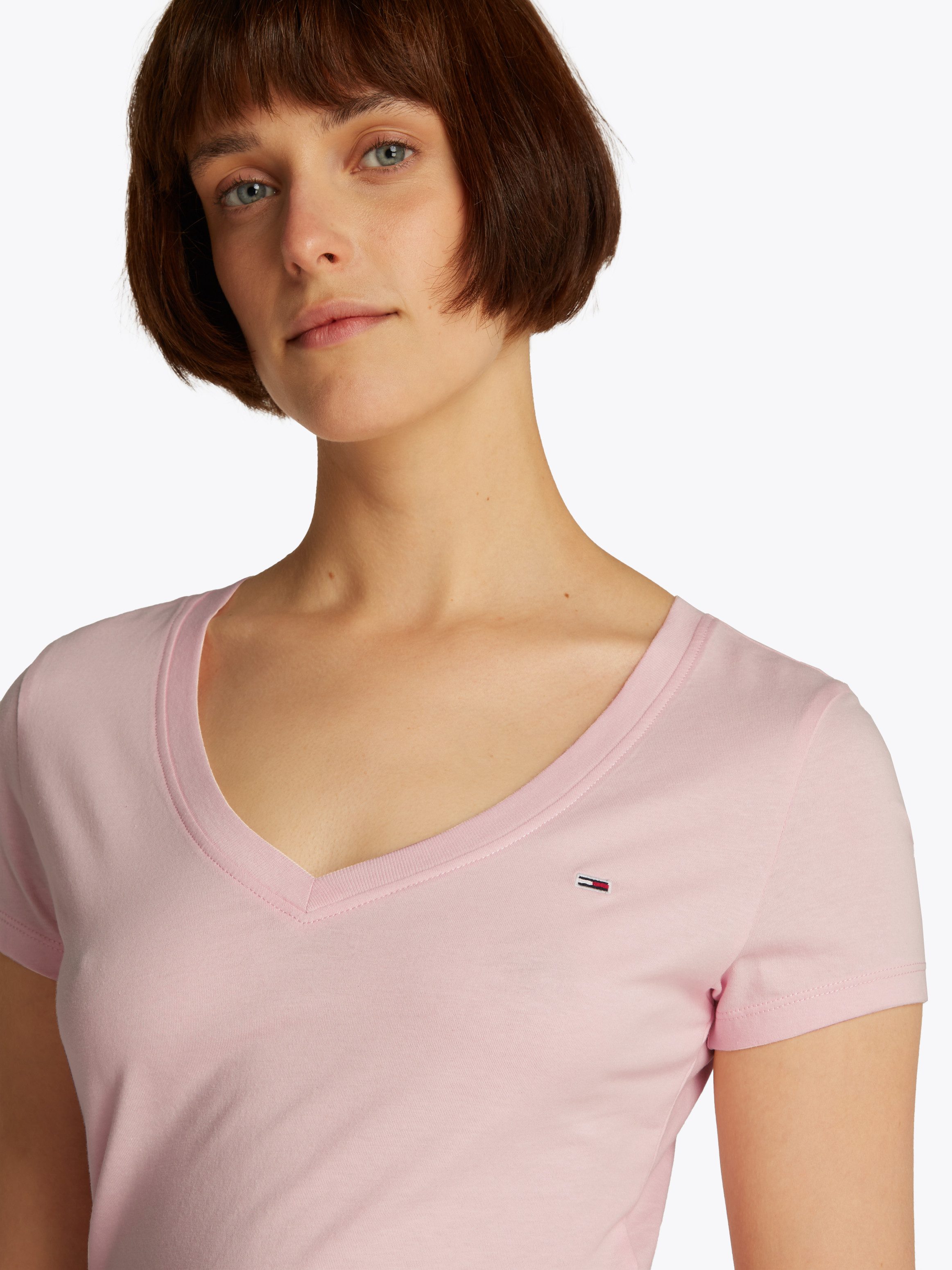 Tommy Jeans Kurzarmshirt TJW SLIM V-NECK TEE mit Logo-Stickerei günstig online kaufen