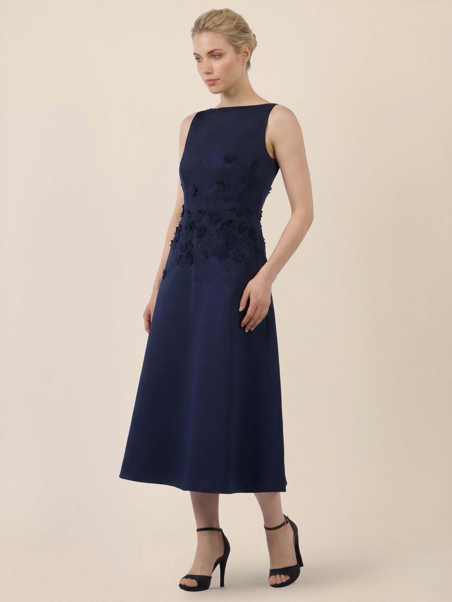 Apart Midikleid mit floraler 3D-Stickerei günstig online kaufen