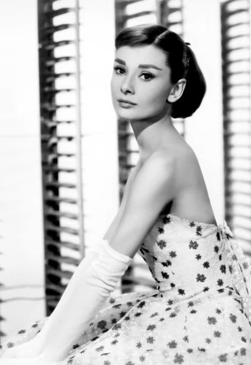TPFLiving Kunstdruck (OHNE RAHMEN) Poster - Leinwand - Wandbild, Audrey Hepburn Vintage Schwarz-Weiß Klassischer Filmstar Leinwand (Leinwandbild XXL), Farben: Schwarz, Weiß, Grau, Rosa, Rot, Lila -Größe: 20x30cm