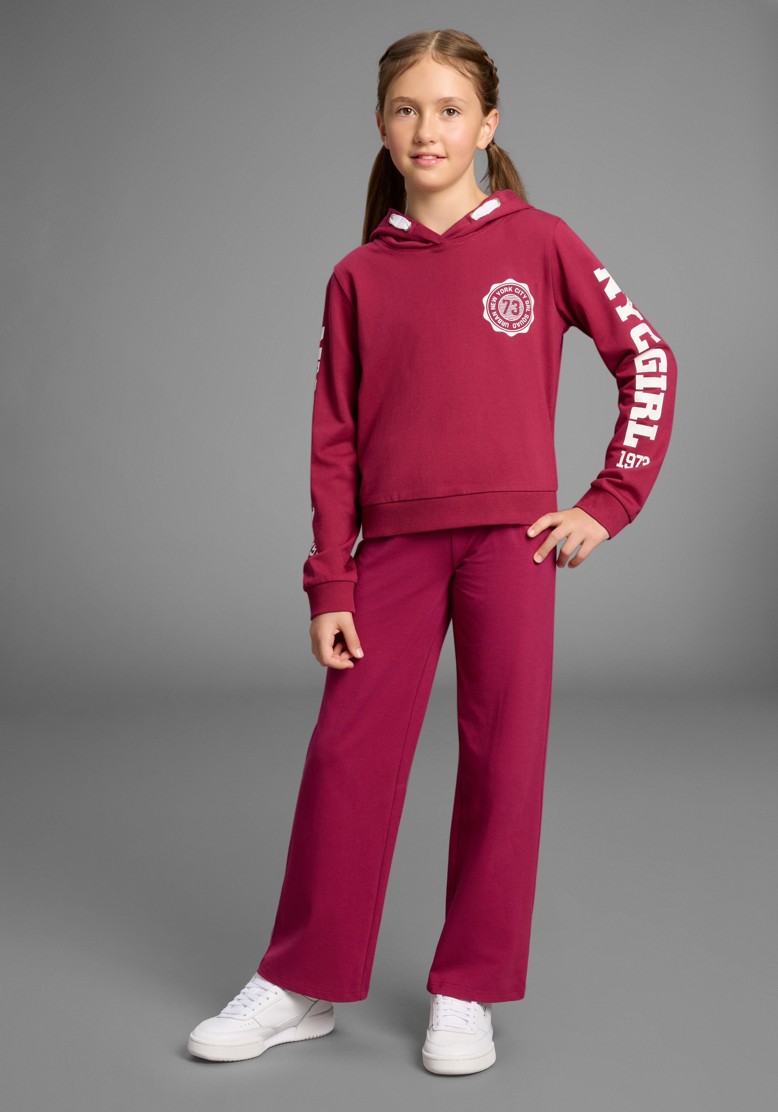 KIDSWORLD Kapuzensweatshirt Shirt mit Ärmelprint Langarm, mit stylischem Print, mit Kapuze, aus Baumwolle – Bild 4 von 5