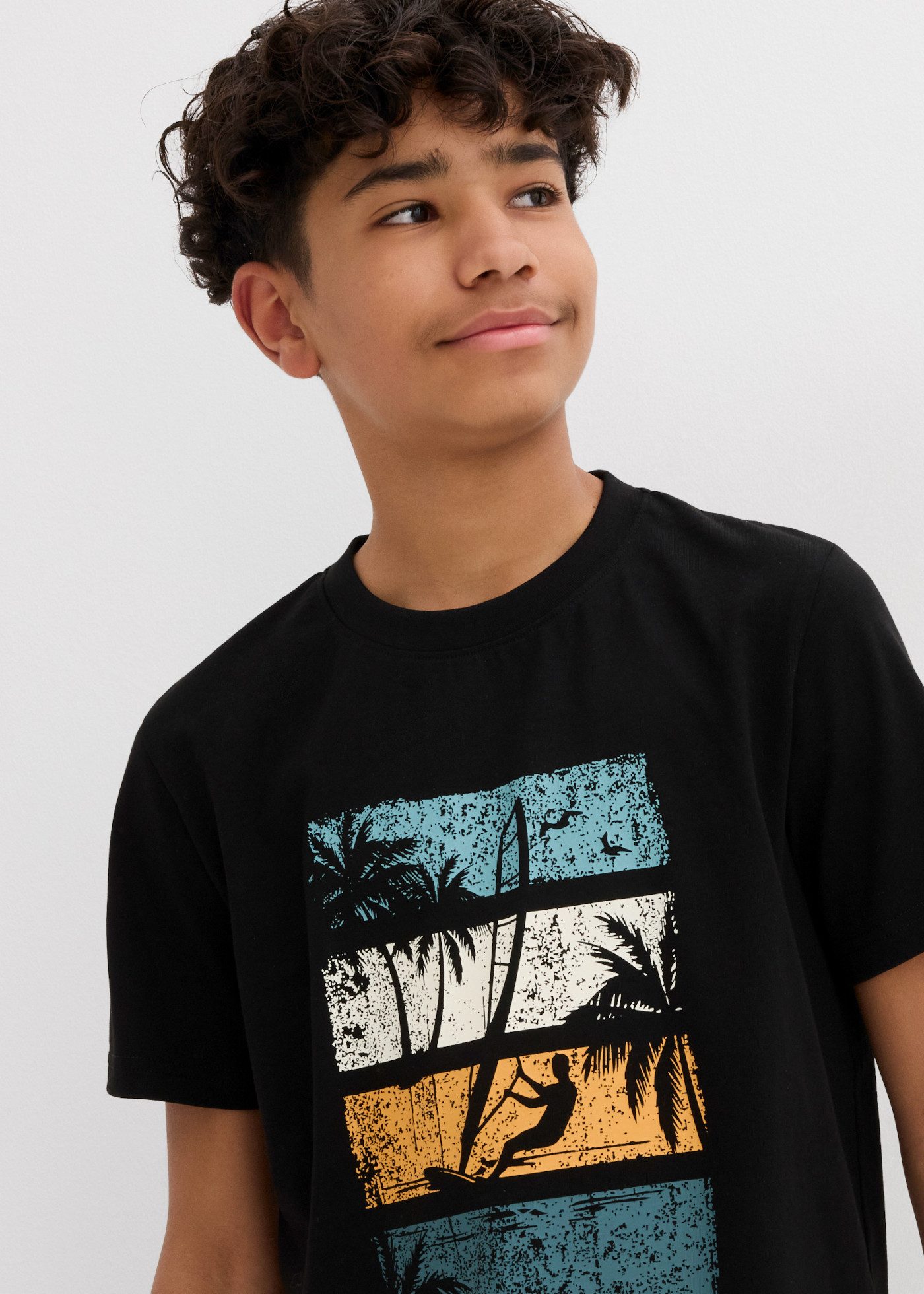 bonprix T-Shirt aus reiner Baumwolle, mit modischem Print, Kurzarm-Design, Regular Fit