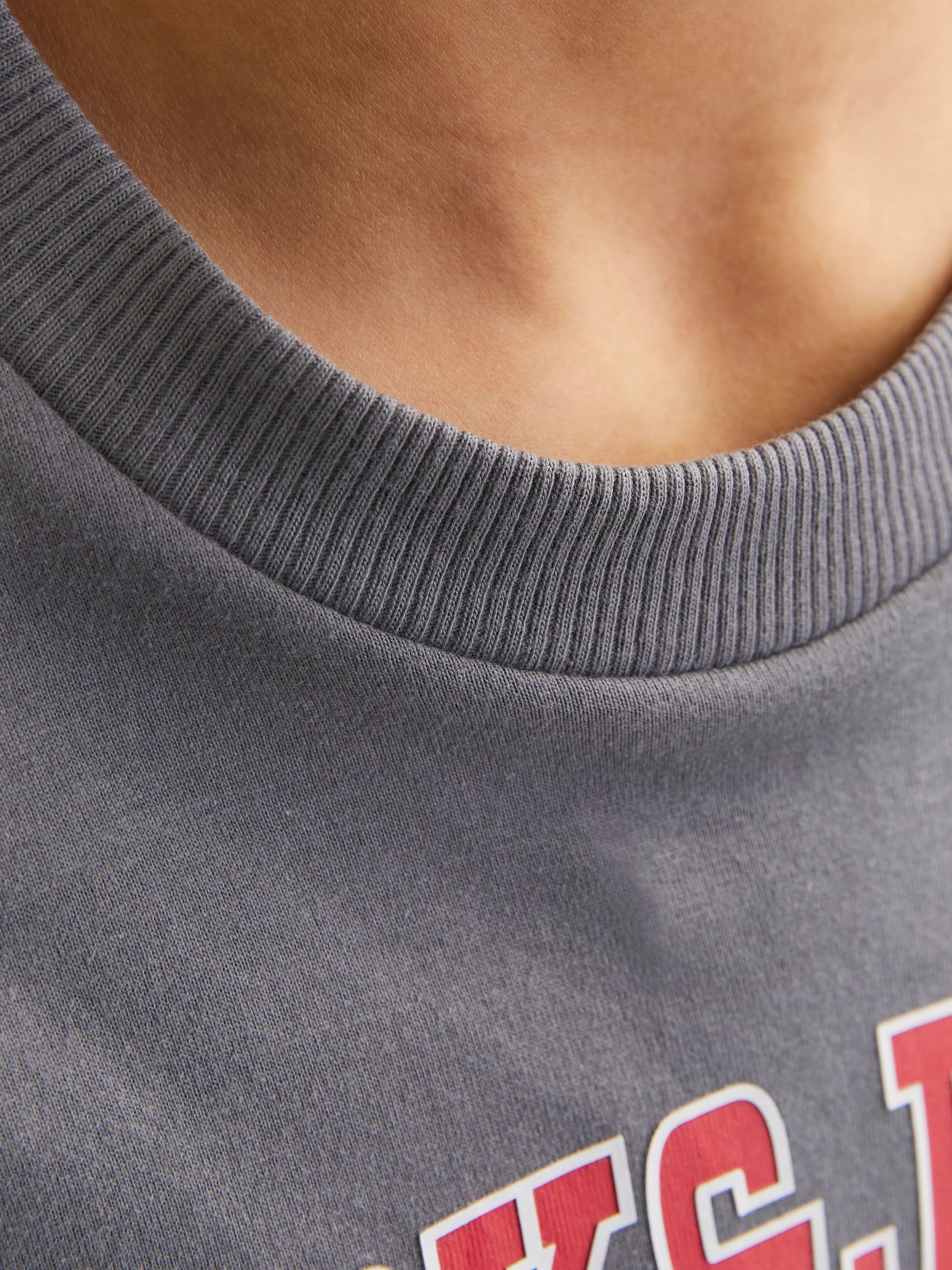 Jack & Jones Junior T-Shirt JJECALEB VARSITY TEE S/S O-NECK JNR