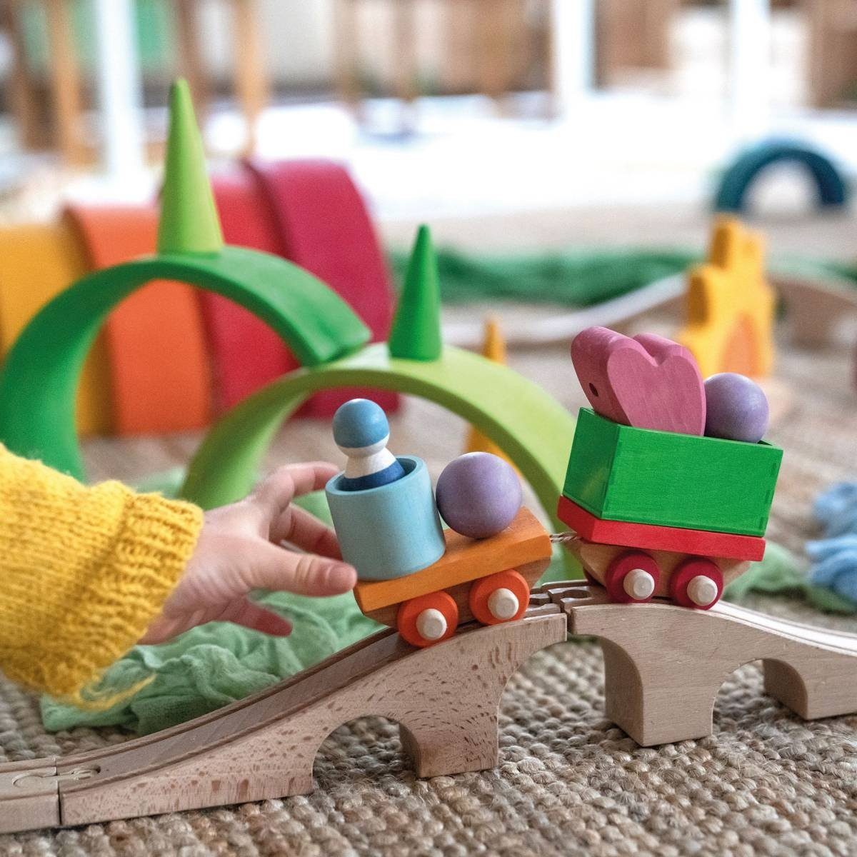 GRIMM´S Spiel und Holz Design Bauspiel kleiner bunter Holzzug aus 17 Teilen Spielbausteine