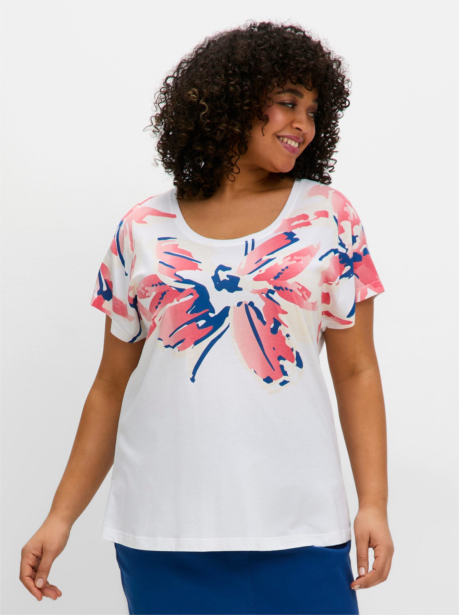 Sheego T-Shirt T-Shirt Kurzarm mit weitem Rundhals und großem Blütenprint günstig online kaufen