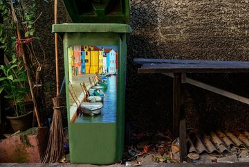 MuchoWow Wandsticker Kleine Boote auf Burano in Venedig (1 St), Mülleimer-aufkleber, Mülltonne, Sticker, Container, Abfalbehälter
