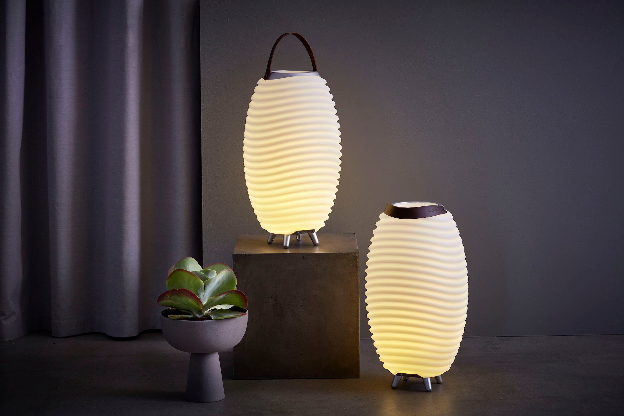 Stereo integriert, 65, Warmweiß, Hygge-Design,Bluetooth Sound (Akku),Sektkühler,TWS Lautsprecher Synergy LED Stehlampe fest Bluetooth-Lautsprecher, LED kooduu