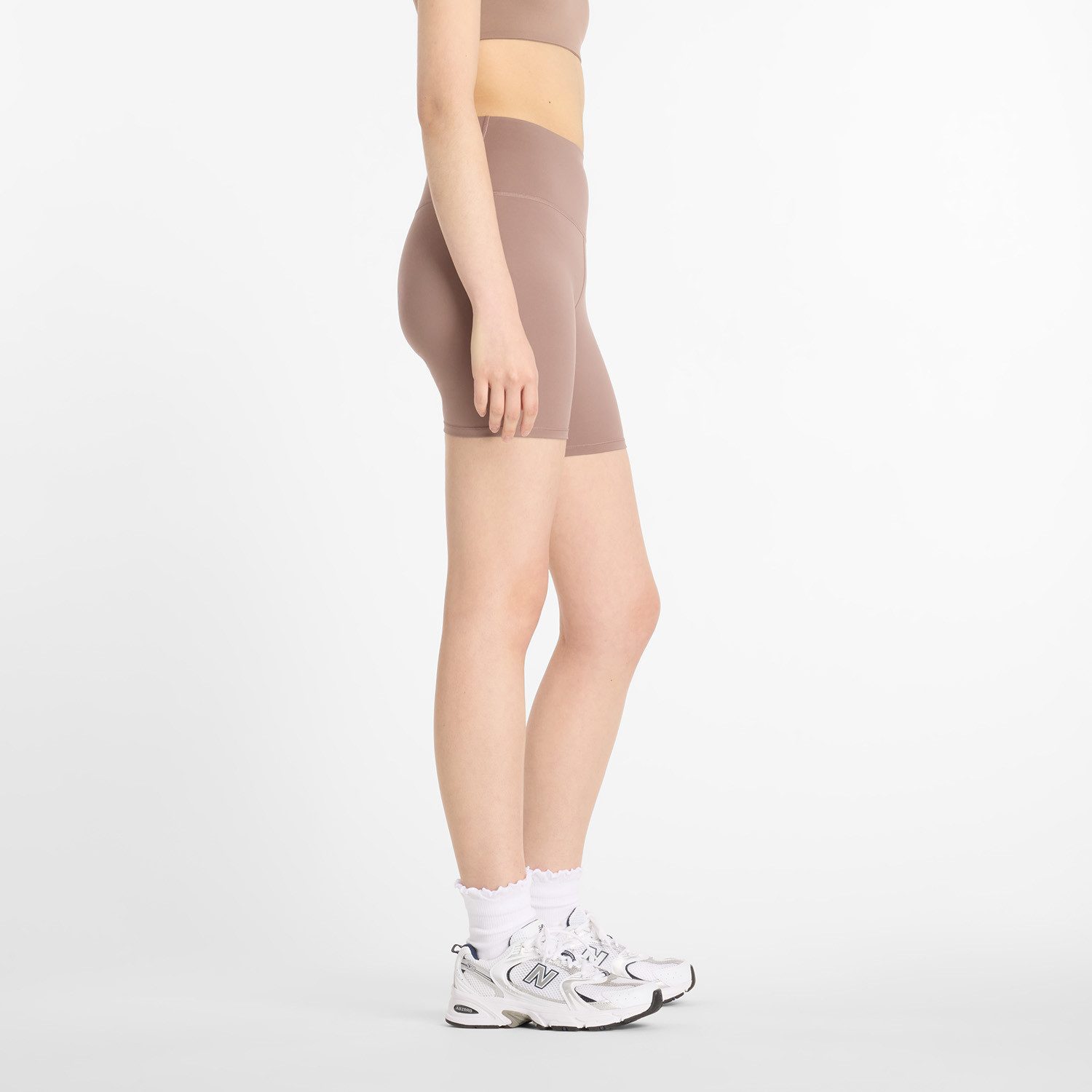 New Balance Laufshorts NB HARMONY HIGH RISE SHORT 6 für Fitness und sportliche Aktivitäten geeignet