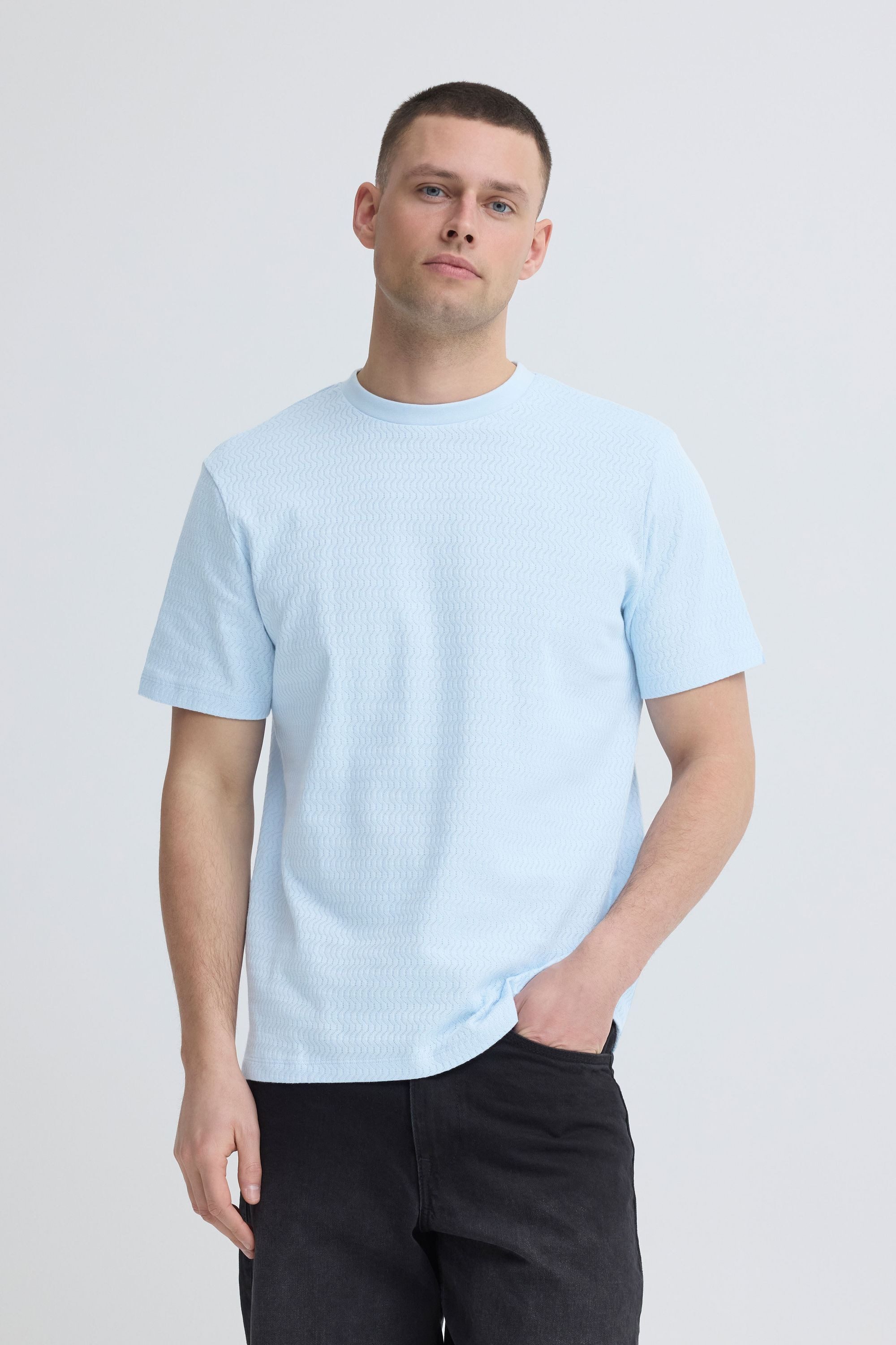 Blend Rundhalsshirt BHEswin (1-tlg) Schlichtes T-Shirt mit Rundhals-Ausschnitt