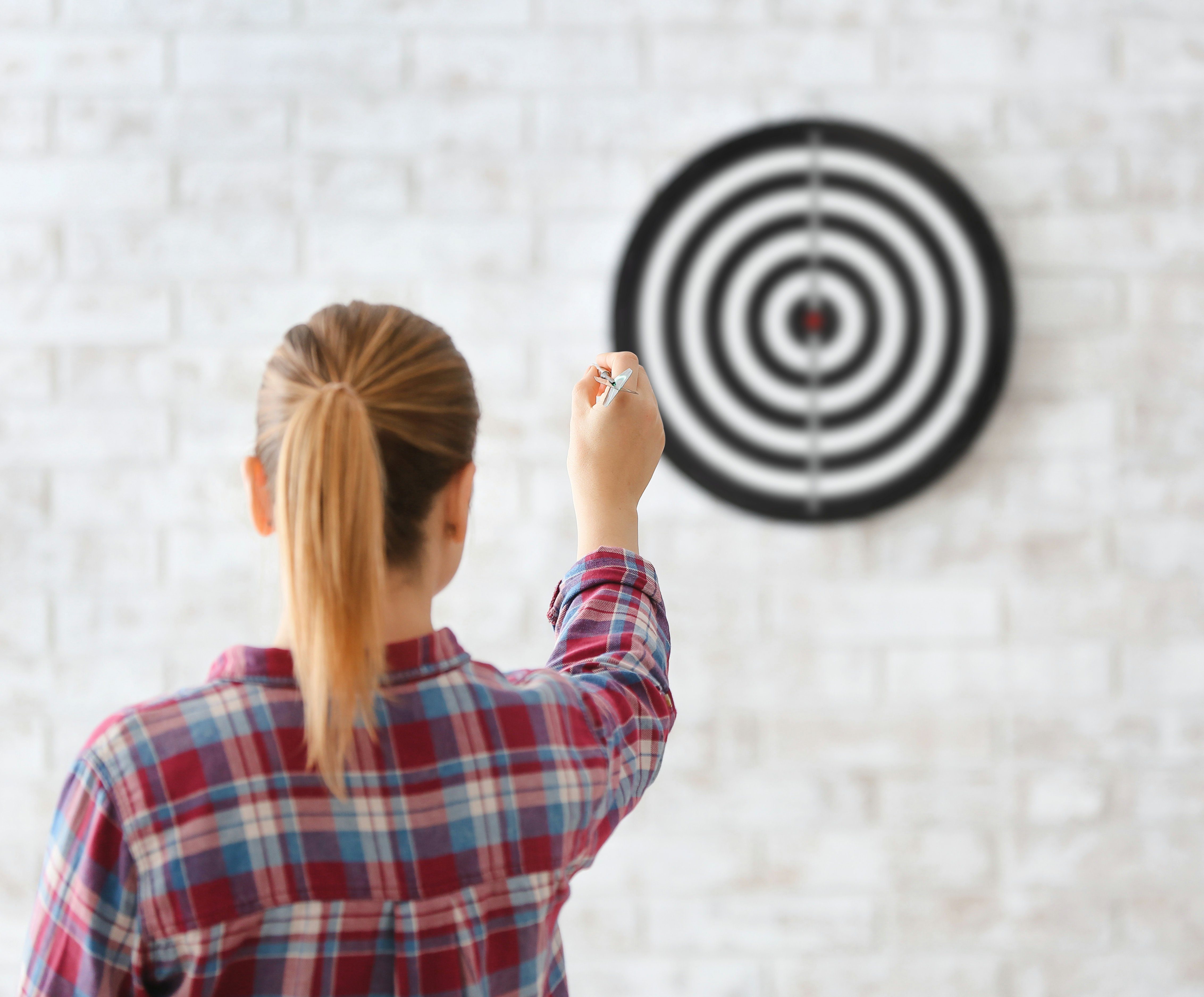 Stagecaptain Dartscheibe DBP-1810 BullsEye Papier-Dartscheibe, (Dartboard-Set, 18-tlg., inkl. 6 Dartpfeilen und 12 Flights), Steeldartscheibe aus Paper, zweiseitig bespielbar