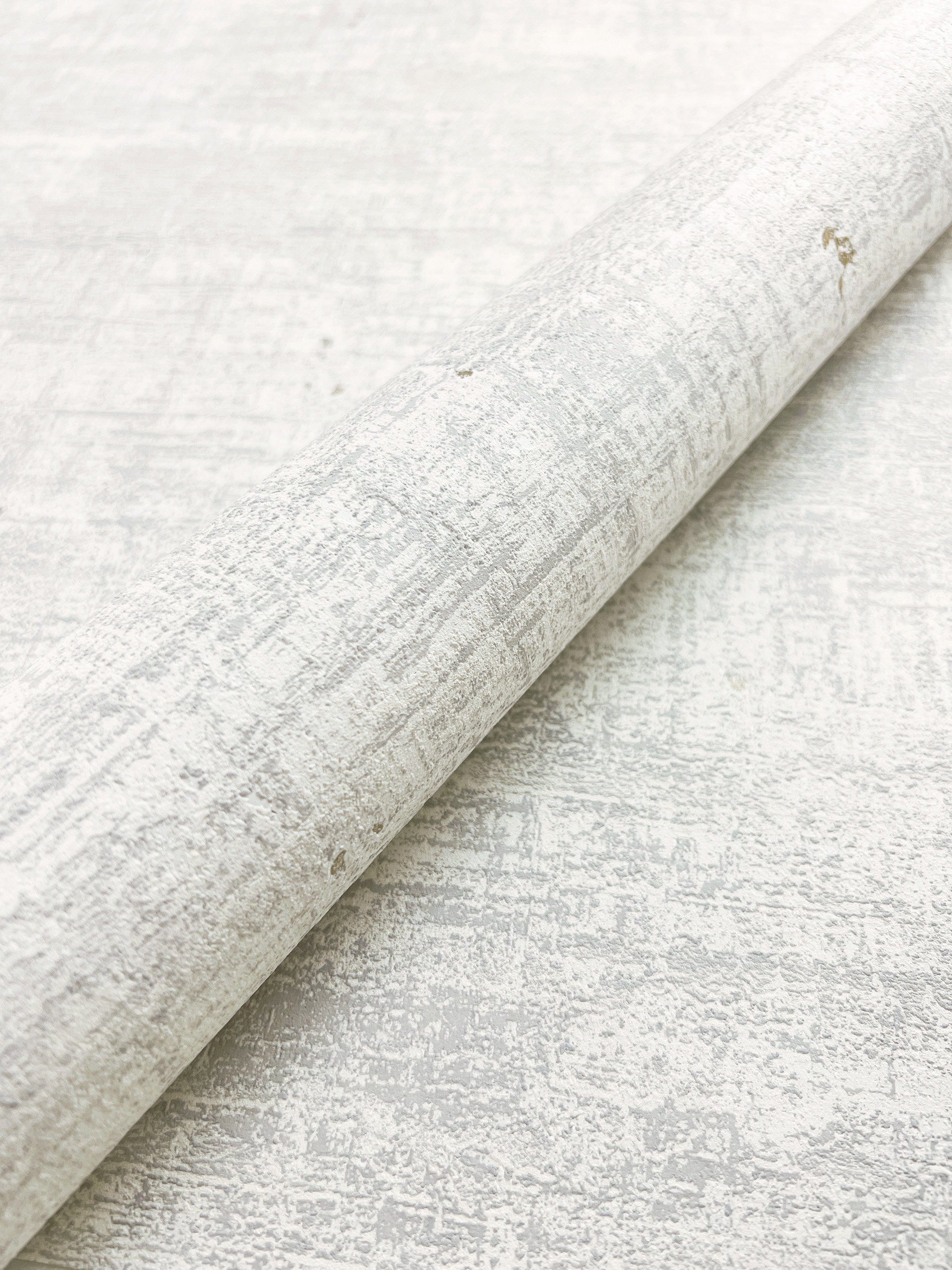 Newroom Vliestapete Bakary Light Grey Tapete Mustertapete Used-Look,Beton,Metallic, Grau Tapete Modern Used-Look - Mustertapete Loft Tapete Hellgrau Gold Industrial Beton Metallic für Schlafzimmer Wohnzimmer Küche, Loft Tapete