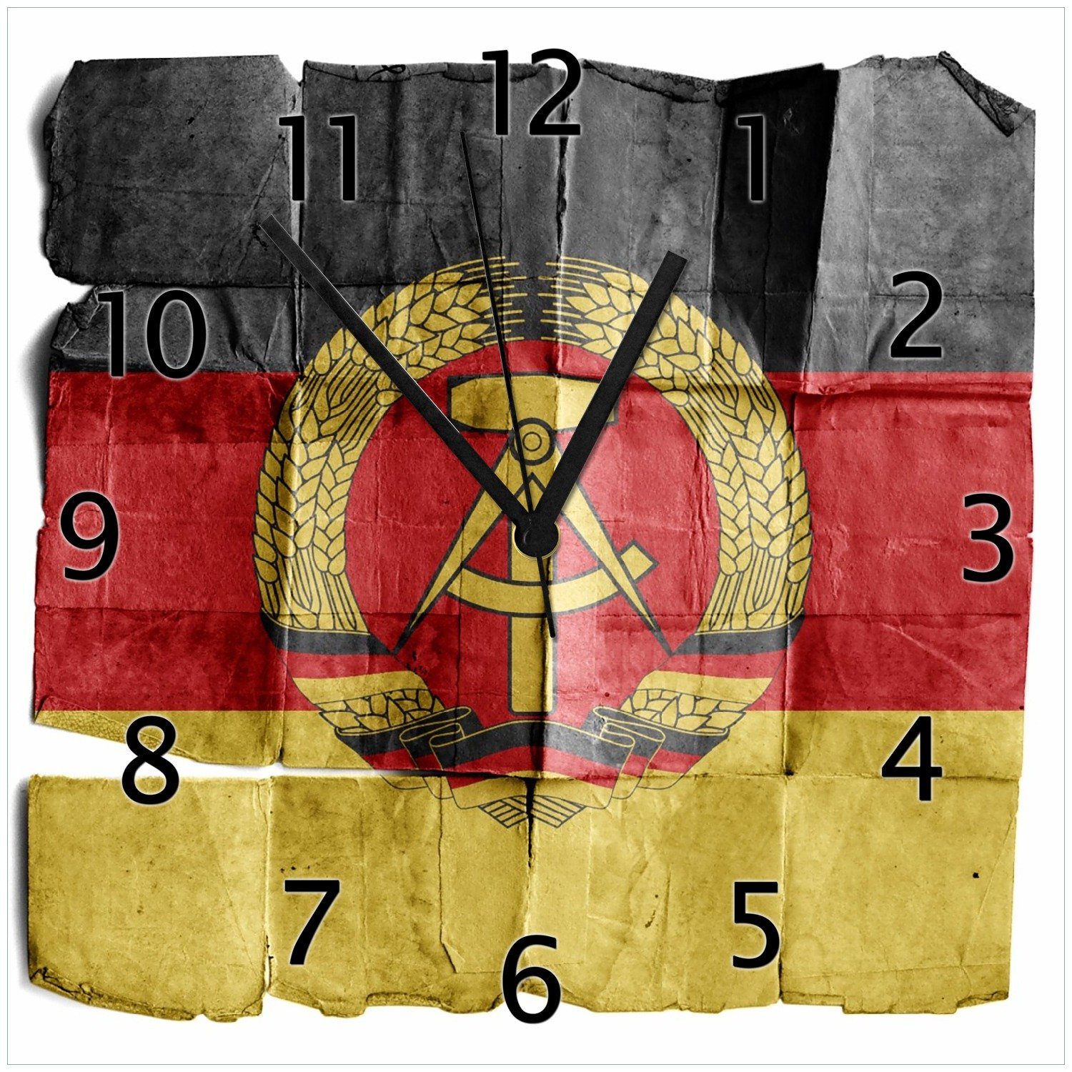 Wallario Wanduhr DDR Flagge auf altem Papier - schwarz rot gold (Glasuhr)