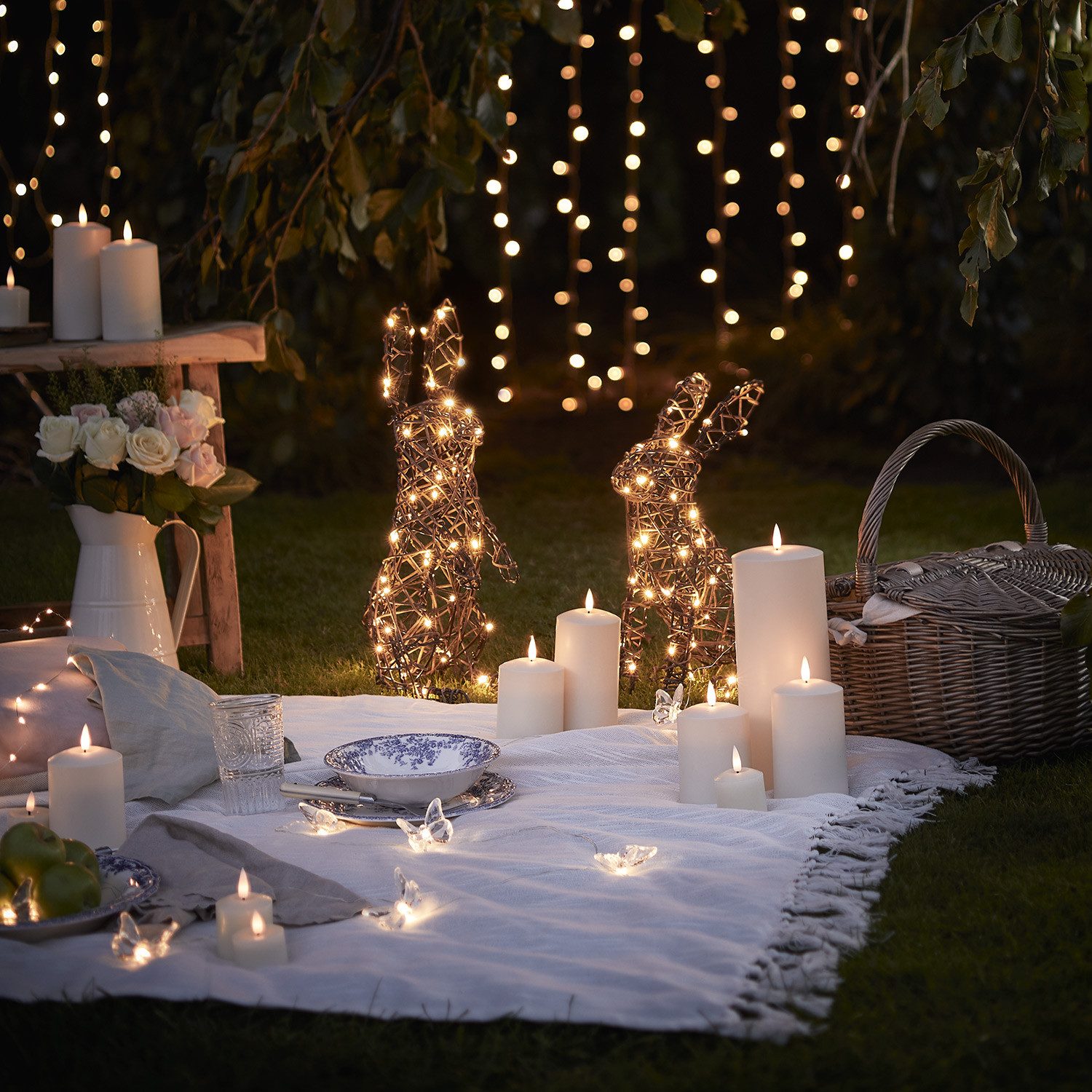 Lights4fun Osterhase LED Hasen Deko aus Rattan