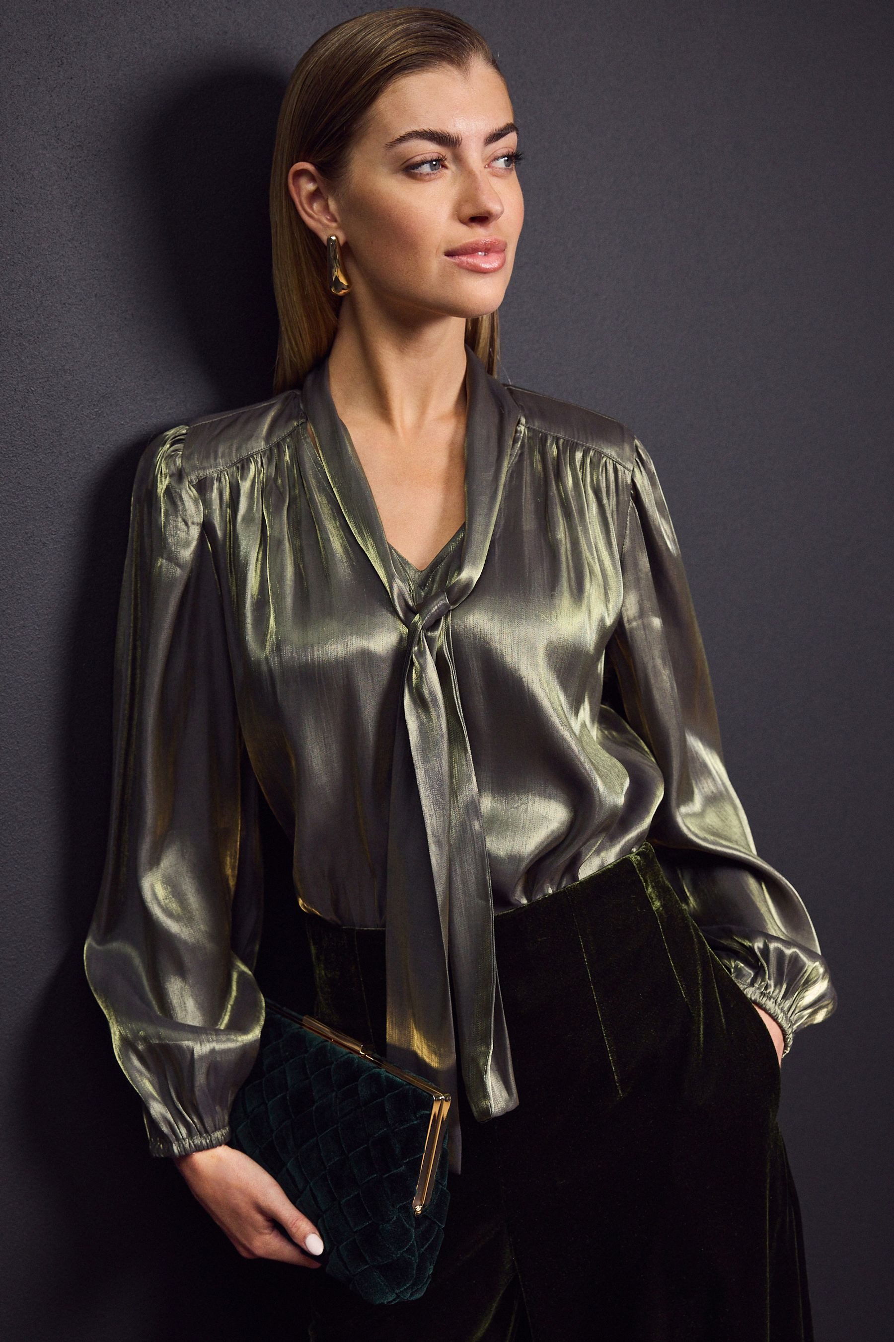 Next Langarmbluse Metallic-Bluse mit Bindeausschnitt (1-tlg)