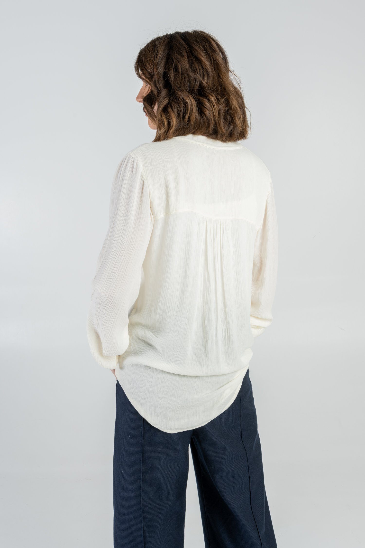 STORY Langarmbluse OF off-white Bluse Viskose Strukturierte EcoVero™ aus MINE