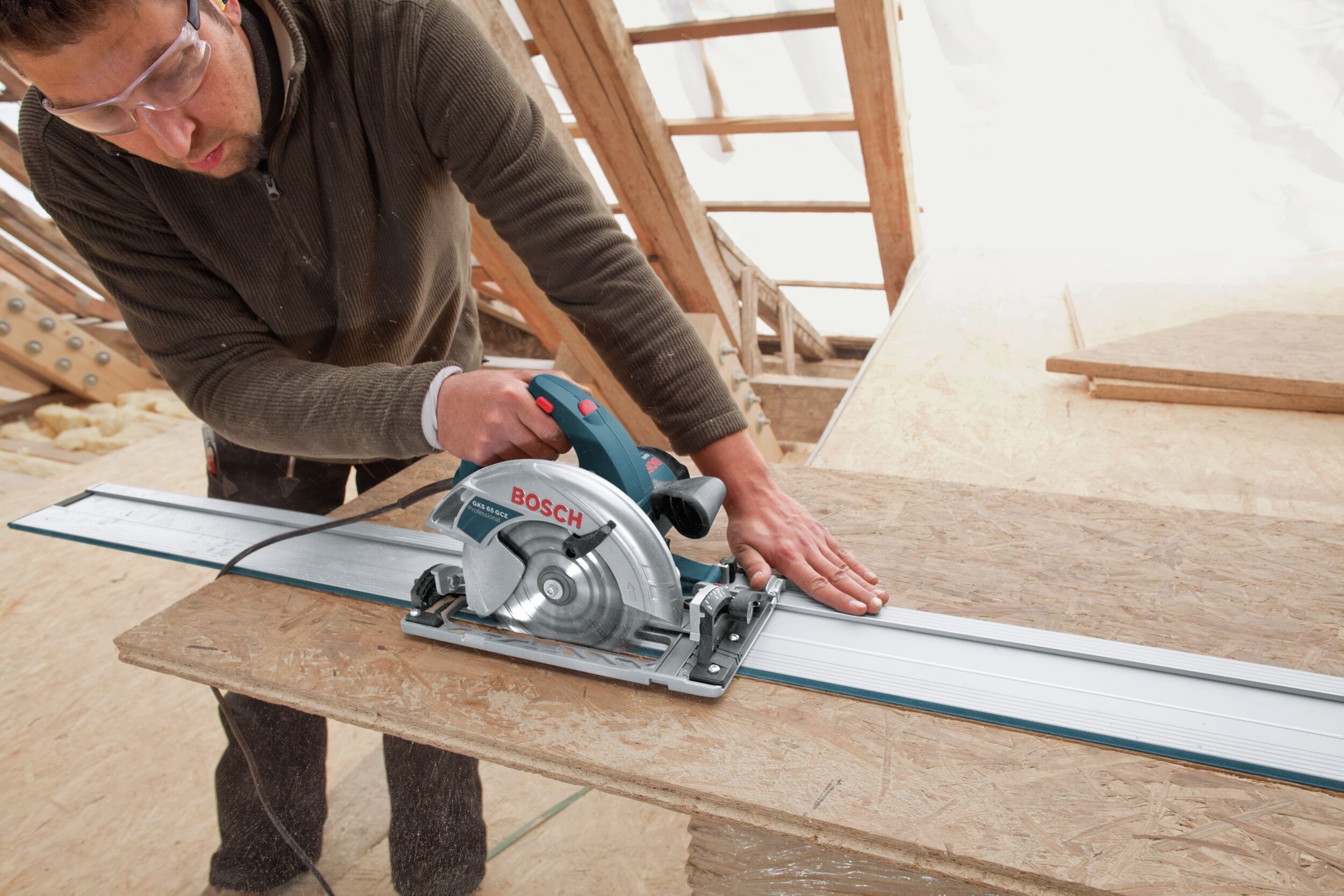 Bosch Professional Handkreissäge GKS 65 GCE, Im Karton