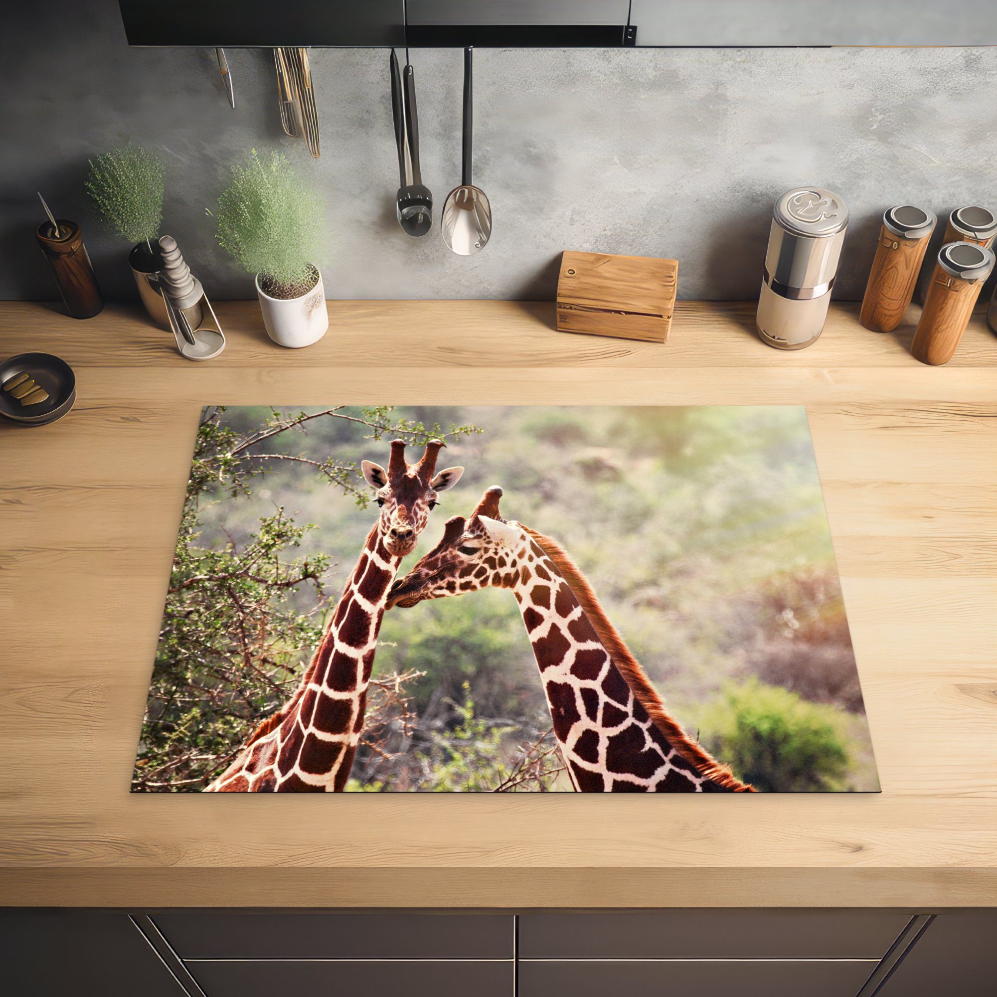 MuchoWow Herdblende-/Abdeckplatte Mobile Vinyl, vor Giraffen (1 cm, verblassten nutzbar, Hintergrund, Zwei Arbeitsfläche einem Ceranfeldabdeckung tlg), 70x52