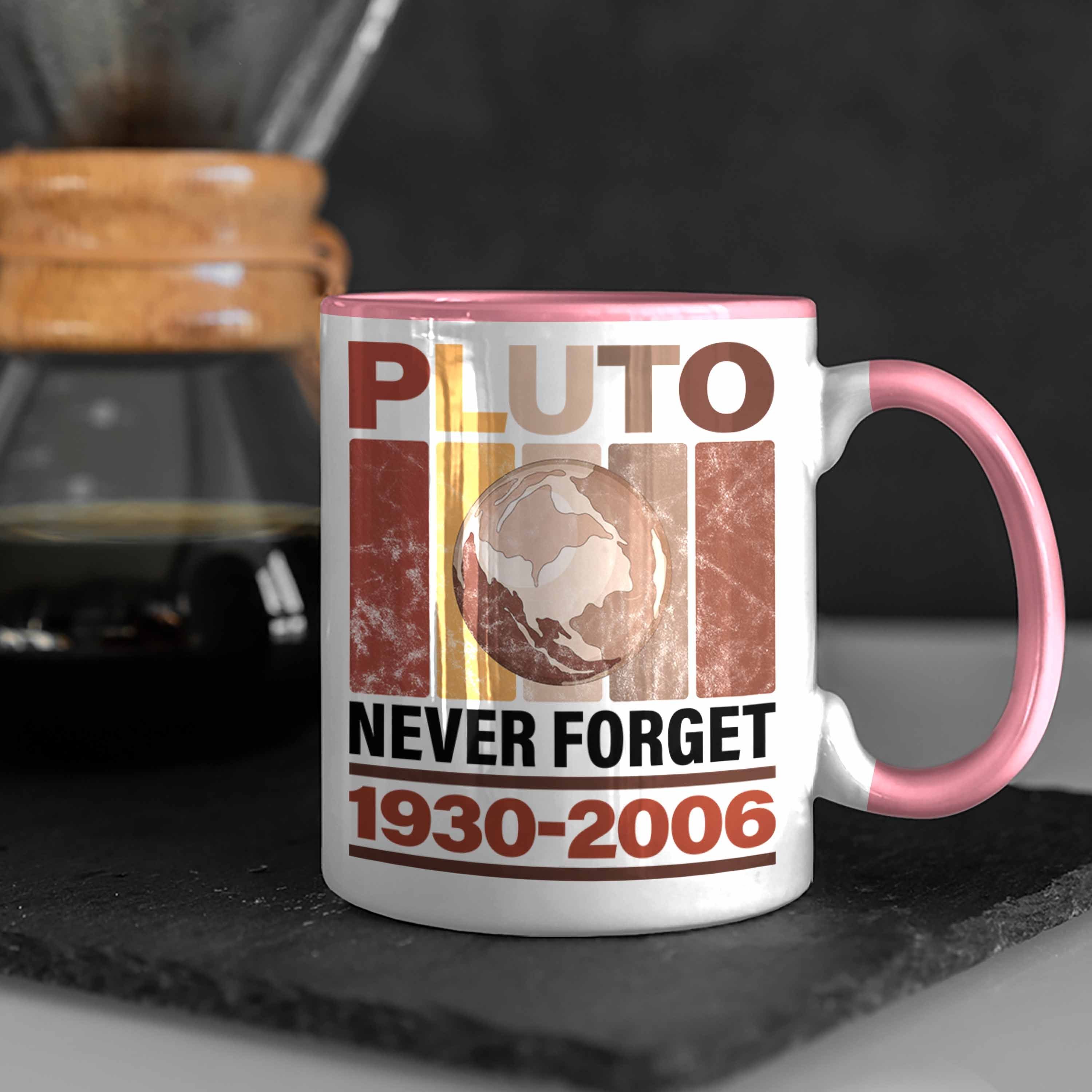 Trendation Tasse Geschenk Lustige Never "Pluto Forget" Rosa Tasse Astronomie-Fans