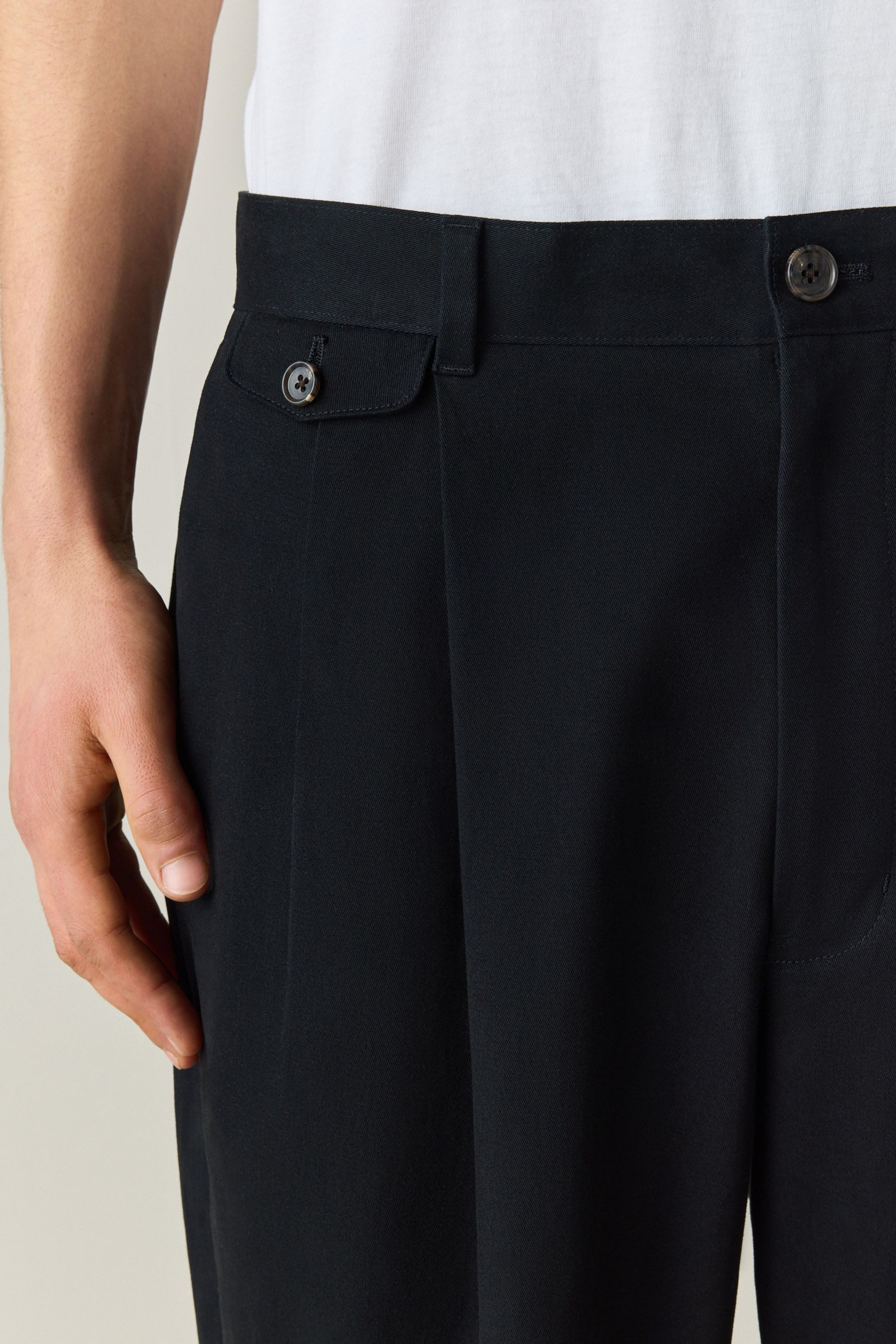 Next Chinohose N.Premium Barrel Fit Chino-Shorts mit Bundfalten (1-tlg)