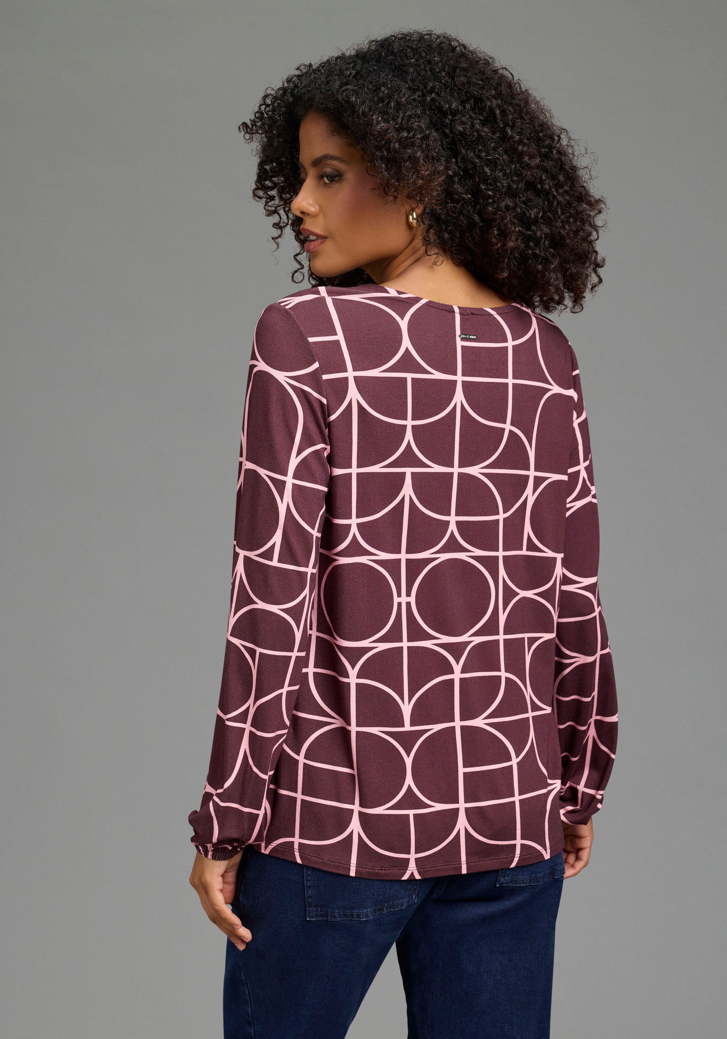 Laura Scott Langarmshirt figurumspielende Passform, hüftlanger Schnitt, V-Ausschnitt