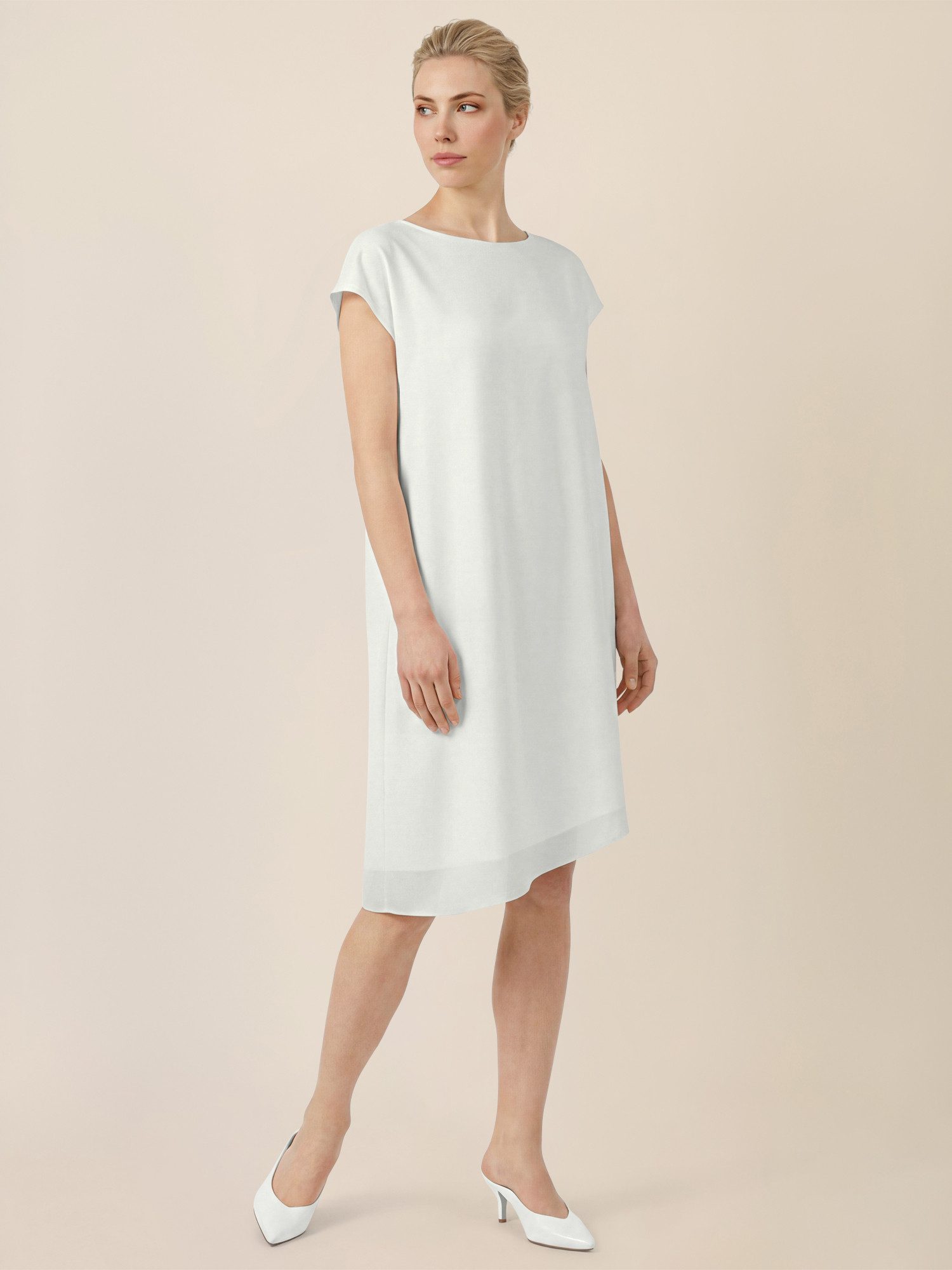 Apart Brautkleid mit asymmetrischem Saum