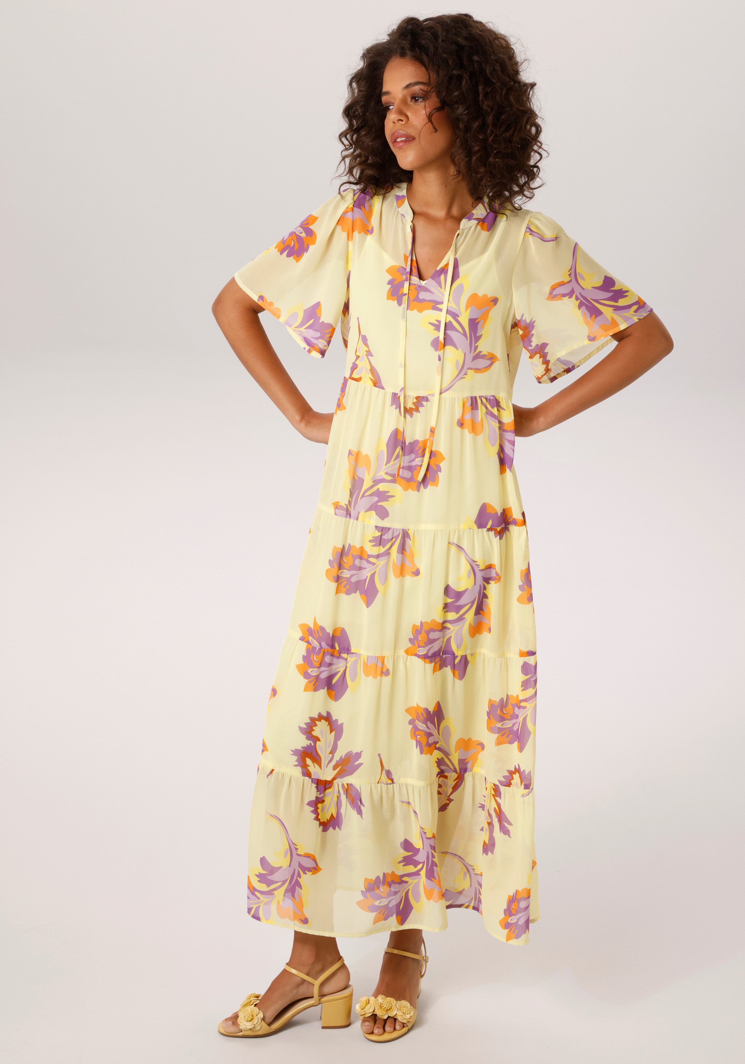 Aniston CASUAL Sommerkleid mit grafischen Blättern bedruckt - NEUE KOLLEKTION. € 59,99, (€ 59,99 pro 1 Stk).