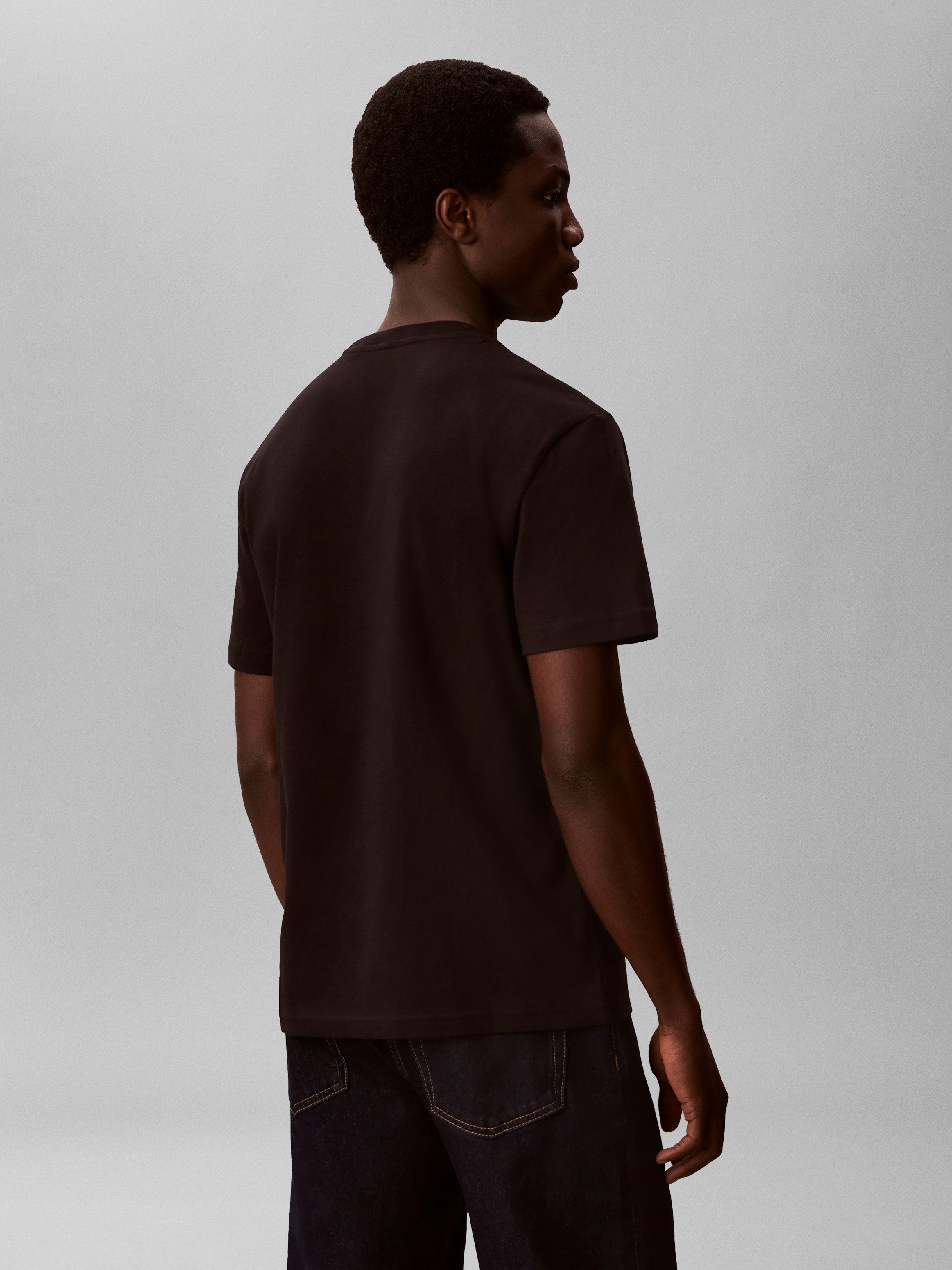 Calvin Klein Jeans T-Shirt Rundhalsausschnitt, Regular Fit, Logoschriftzug – Bild 3 von 5