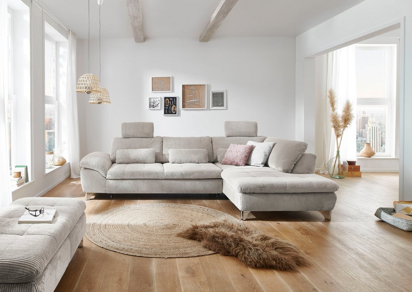 Die PlanBar Ecksofa Ottomane MP-IN14007 L-Form, Breite 306 cm, wahlweise mit Schlaffunktion und verstellbaren Kopfstützen, in Cord