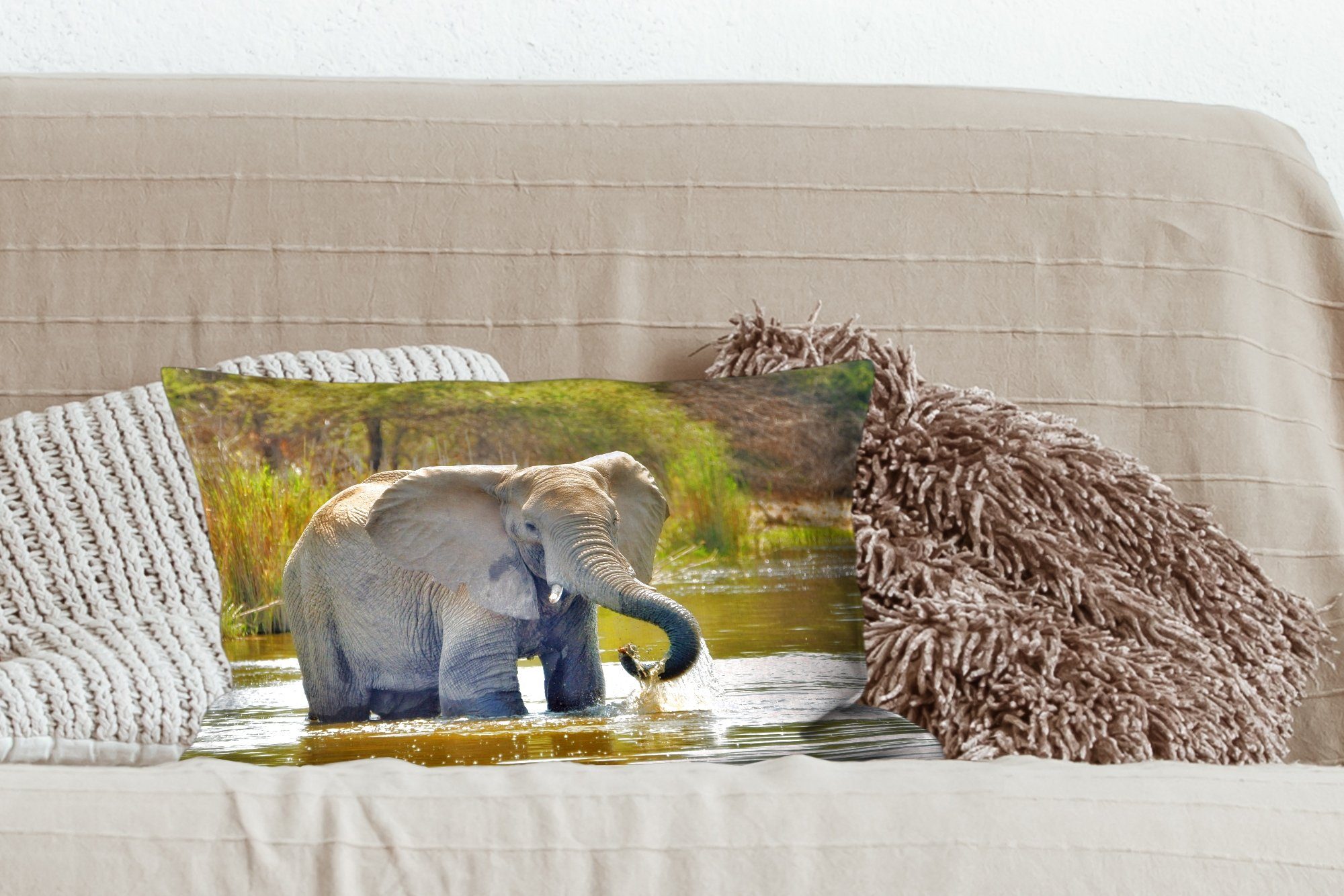 MuchoWow Dekokissen Elefant - Wasser Wohzimmer Zierkissen, Schlafzimmer mit - Tiere - Natur, Dekoration, Dekokissen Füllung