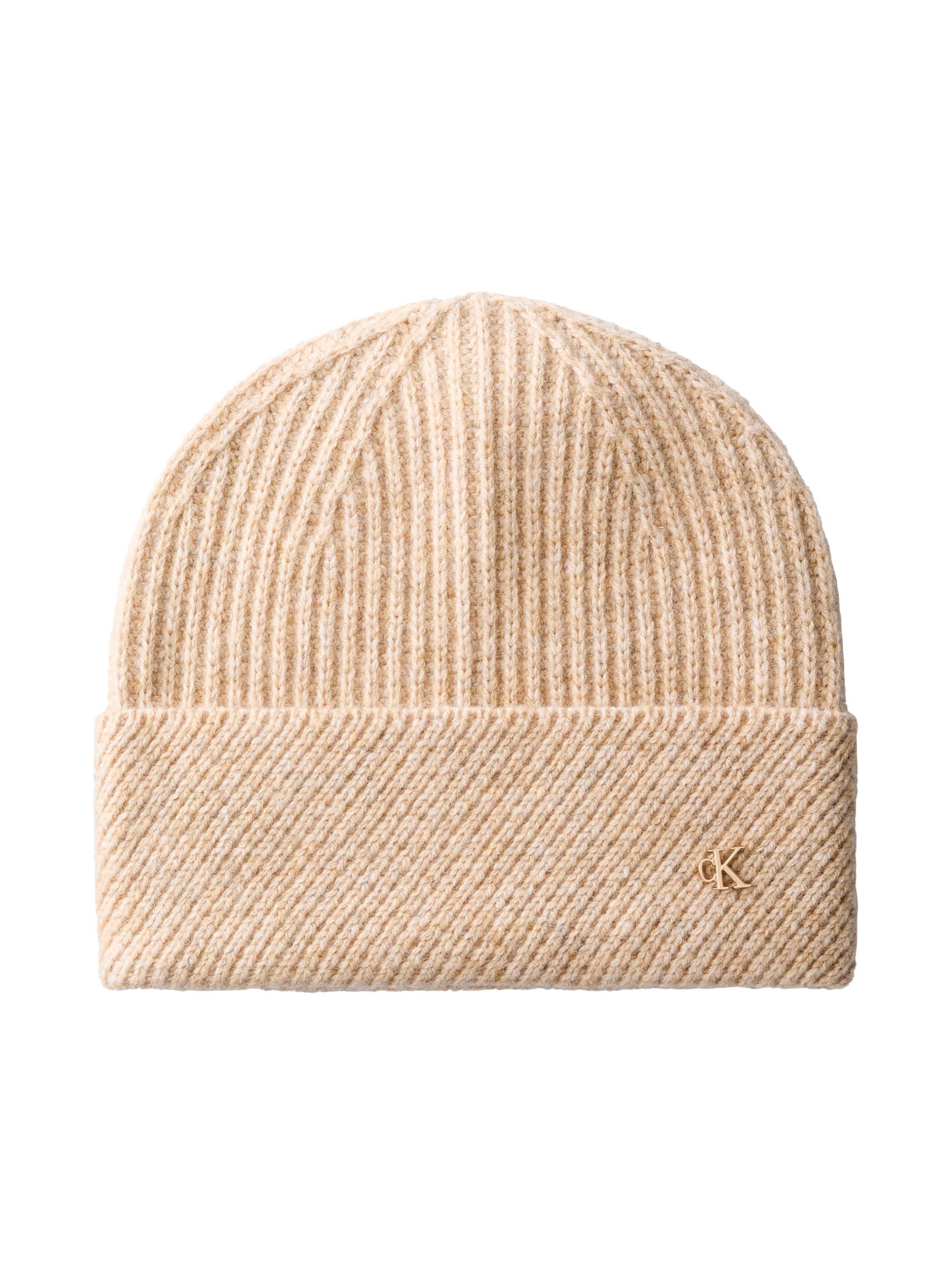 Calvin Klein Beanie CK METAL WOOL SLANTED RIB BEANIE Regular fit mit Markenlabel