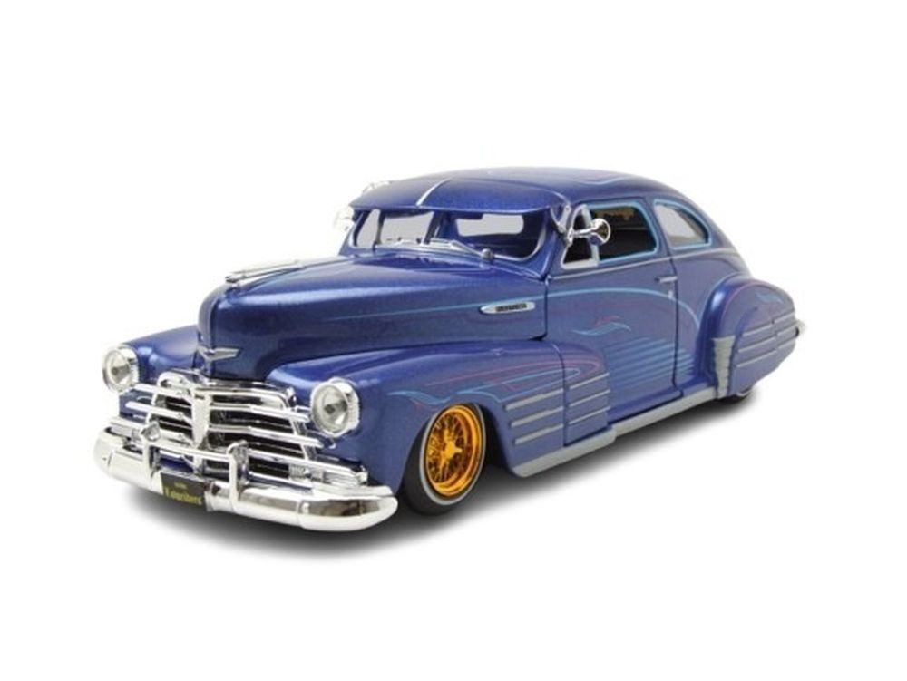 Maisto® Modellauto Chevrolet Fleetside Aerosedan Custom 1948 blau metallic, Maßstab 1:24