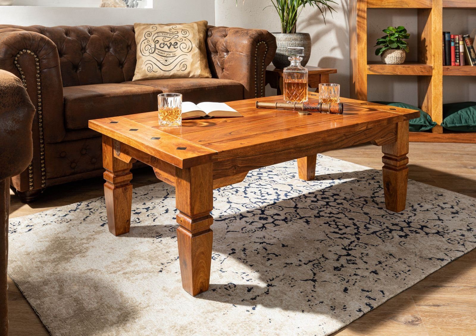 Massivmoebel24 Couchtisch OXFORD (110x60x40 Akazie), hochwertiges Edelholz;authentische Holzadern;aufwendige Schnitzereien und Verzierungen;detailreich und stilvoll