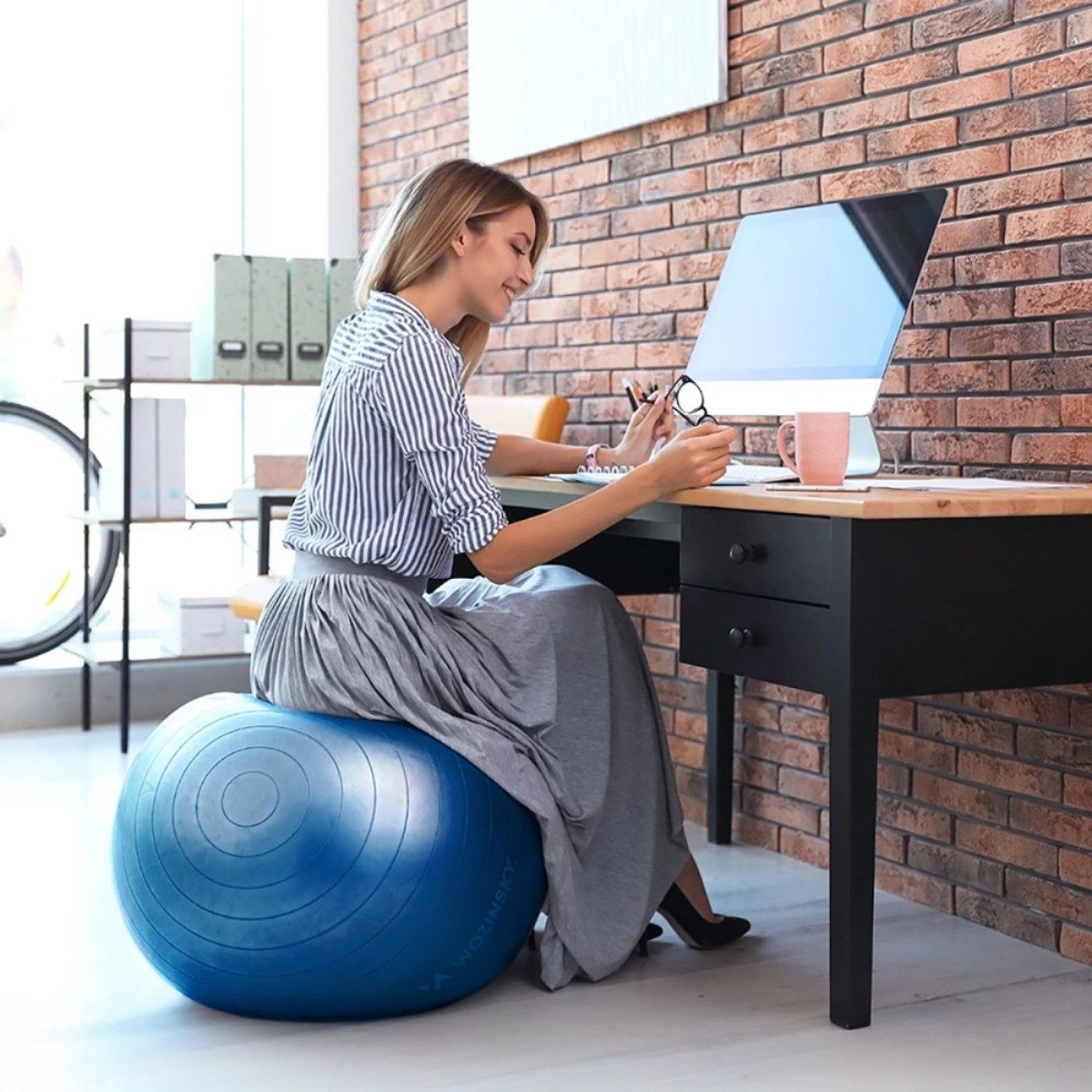 Wozinsky Gymnastikball WGB65 (Einzelprodukt, inklusive Pumpe), Rutschfeste Oberfläche für sicheres Training