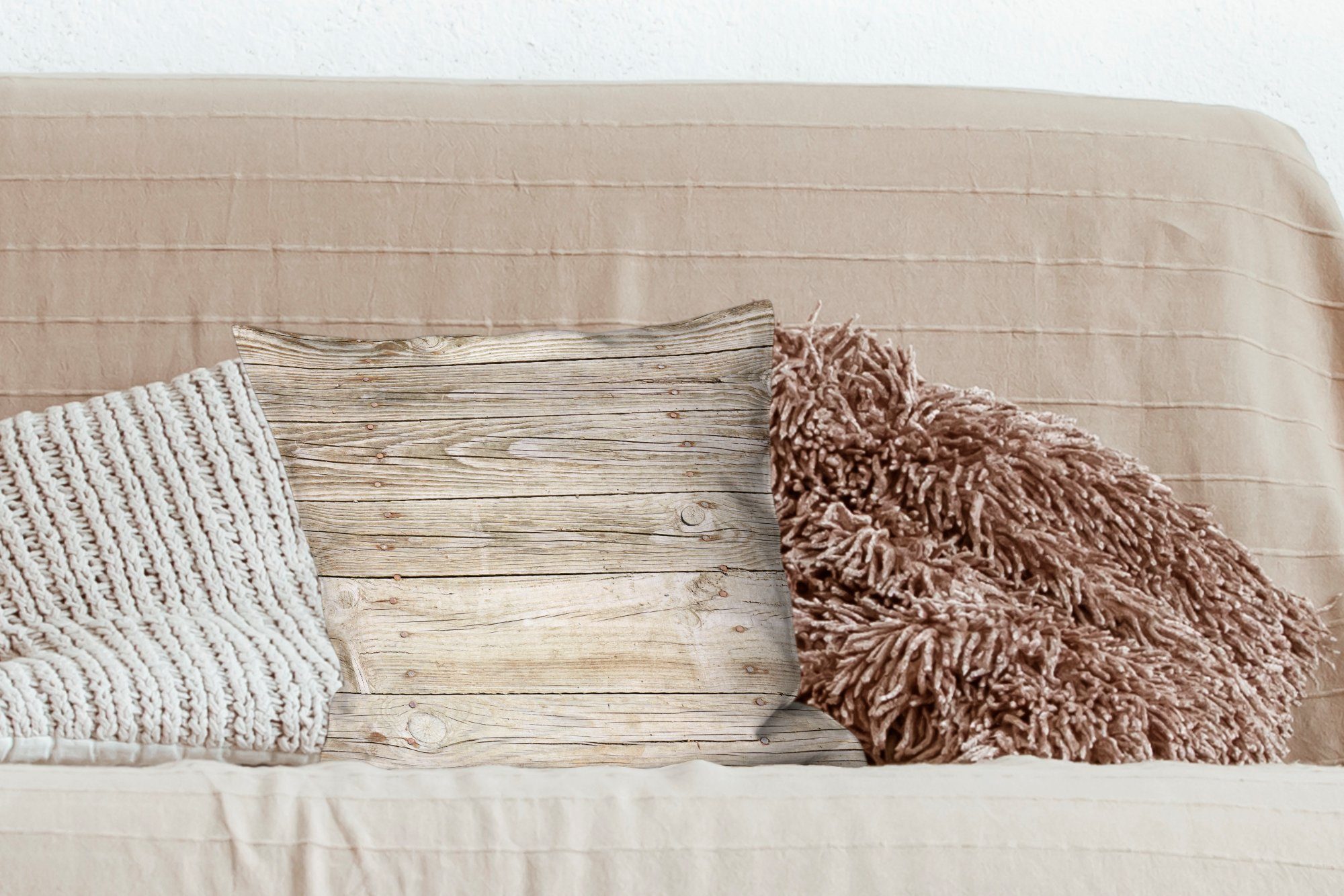 Sofakissen Deko, Hintergrund, Füllung MuchoWow Dekokissen Eine Schlafzimmer, mit Holzwand Wohzimmer, für Zierkissen helle als