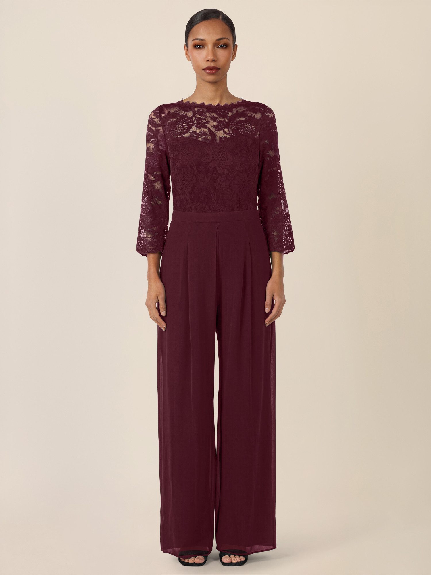Apart Jumpsuit aus Spitze und Chiffon mit weitem Bein