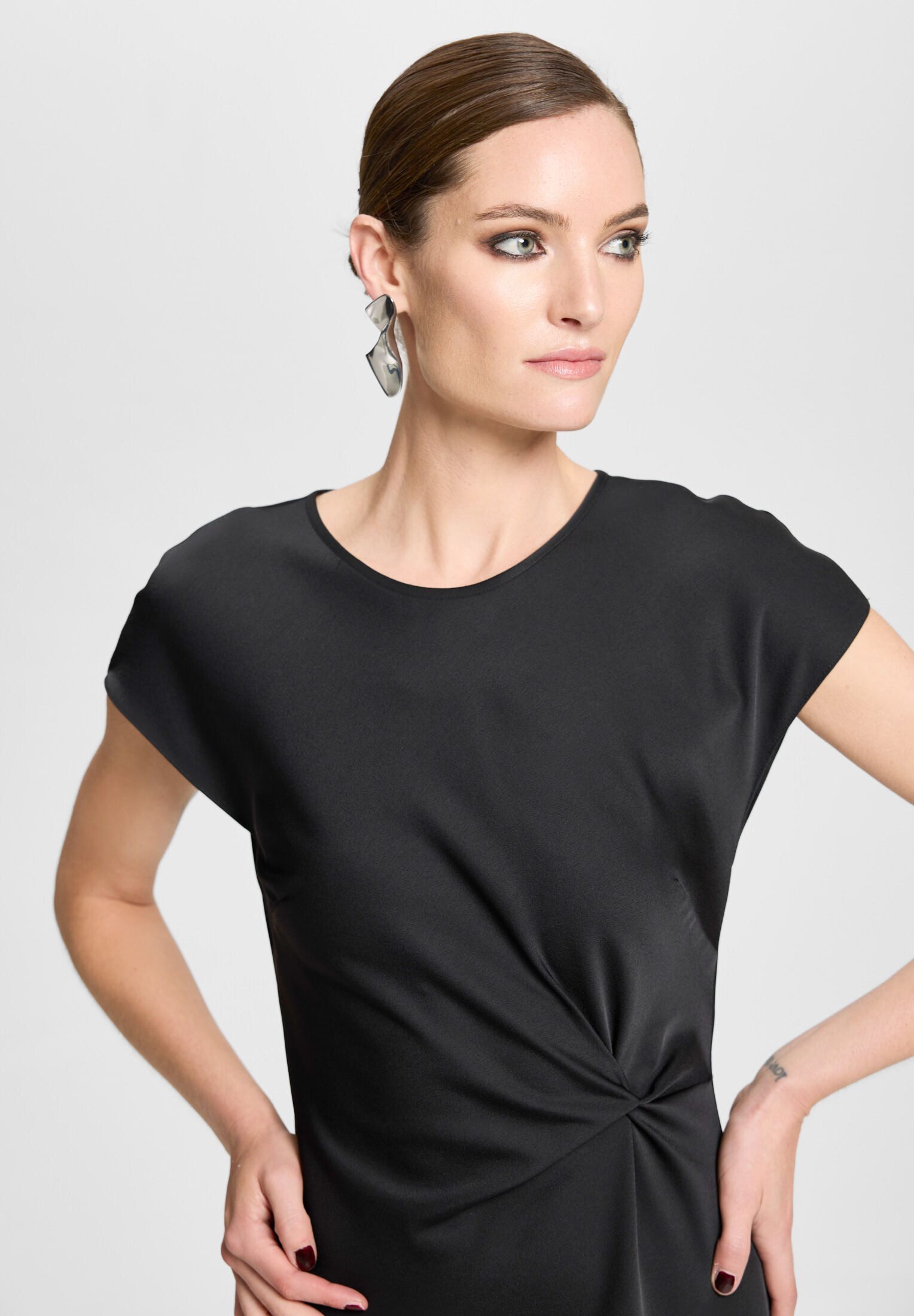 SWING Cocktailkleid - Midi Kleid mit Knoten Detail Figurbetonte Passform mit fließendem Rockteil