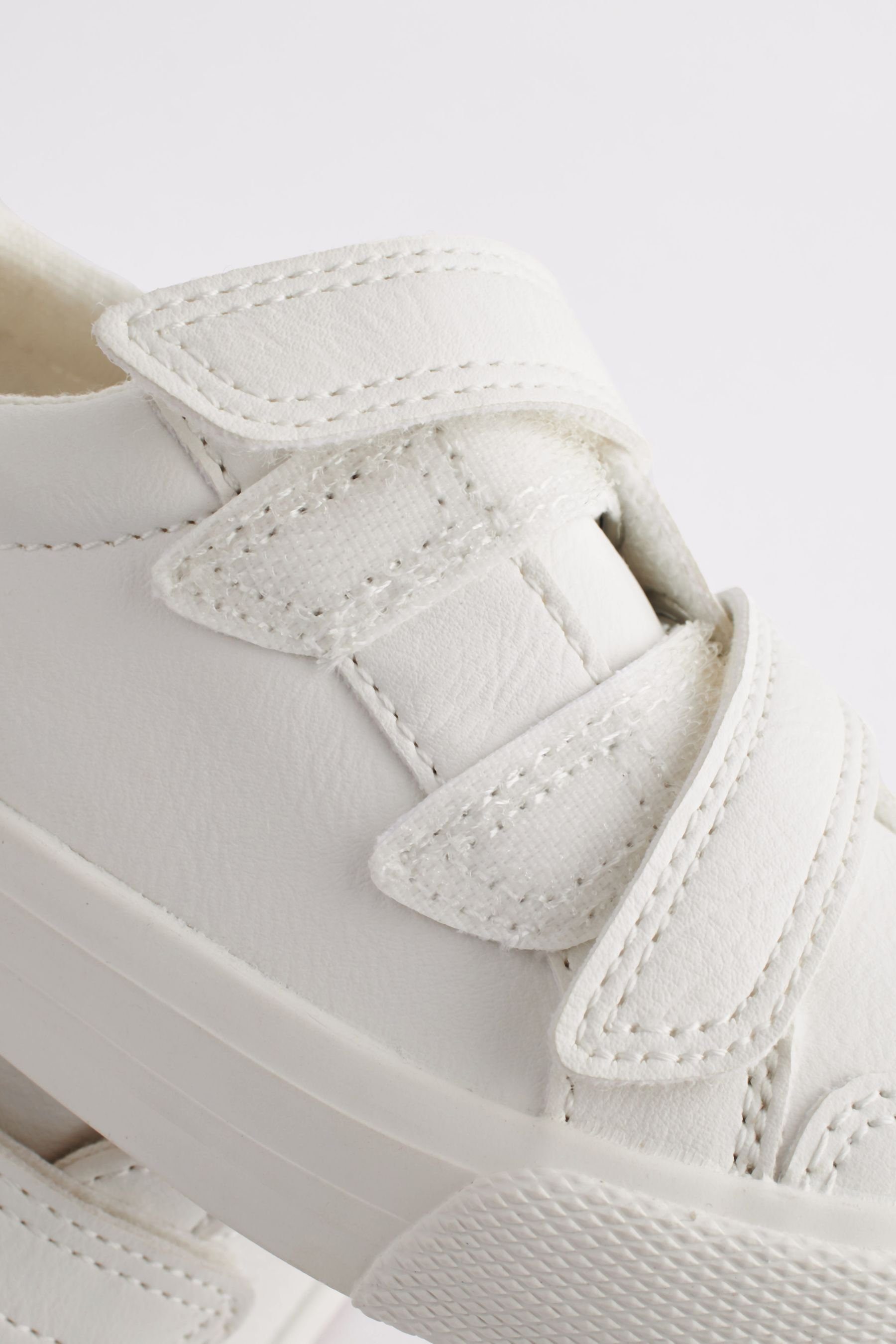 Next Schuhe mit Doppelklettverschluss, weite Passform Sneaker (1-tlg)