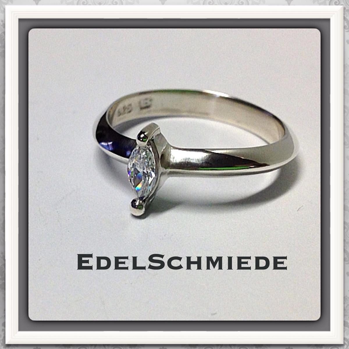 Silberring Damenring 925/- Silber mit Zirkonia Navette #56