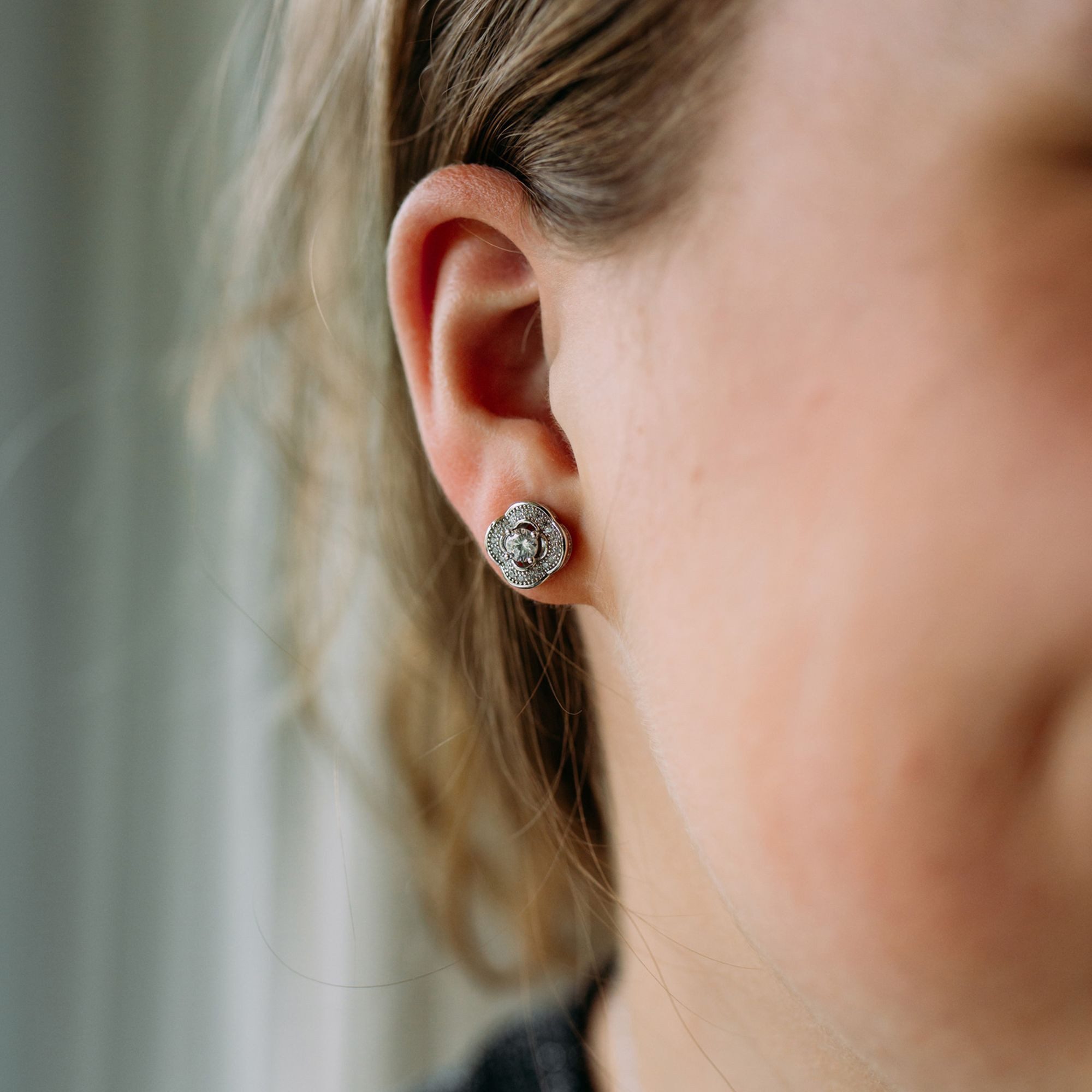 Julie Julsen Paar Ohrstecker 925 Silber rhodiniert Blüte Zirkonia