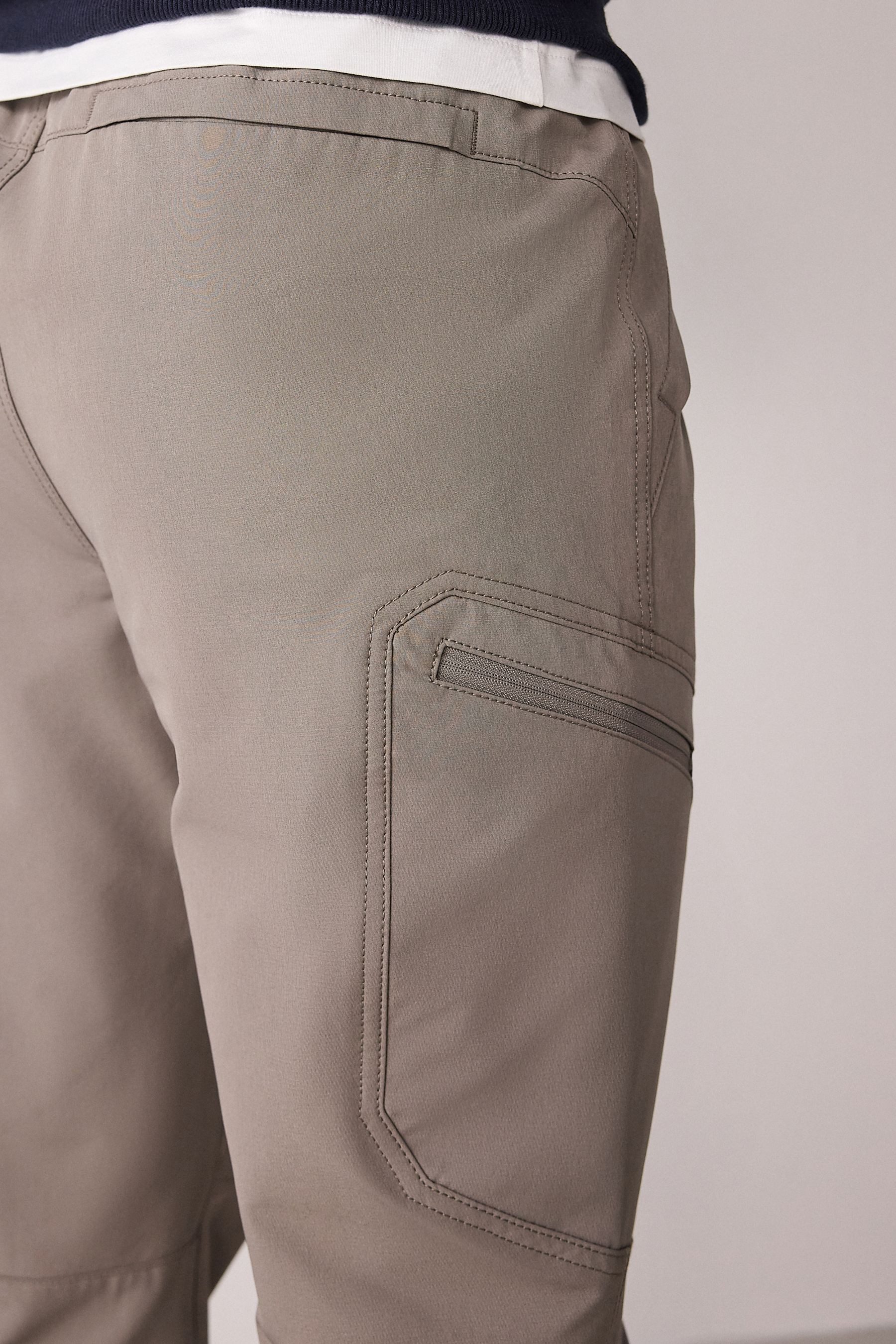 Next Cargohose Slim Fit Tech Utility-Cargohose mit Stretch (1-tlg)
