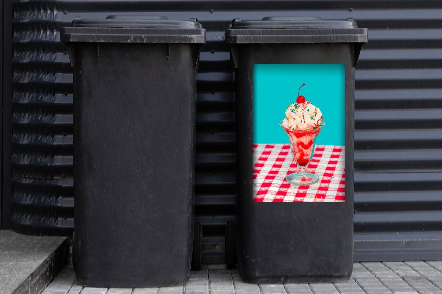 MuchoWow Wandsticker Fastfood-Eisbecher blauem (1 Sticker, Hintergrund St), Abfalbehälter Container, Mülleimer-aufkleber, auf Mülltonne