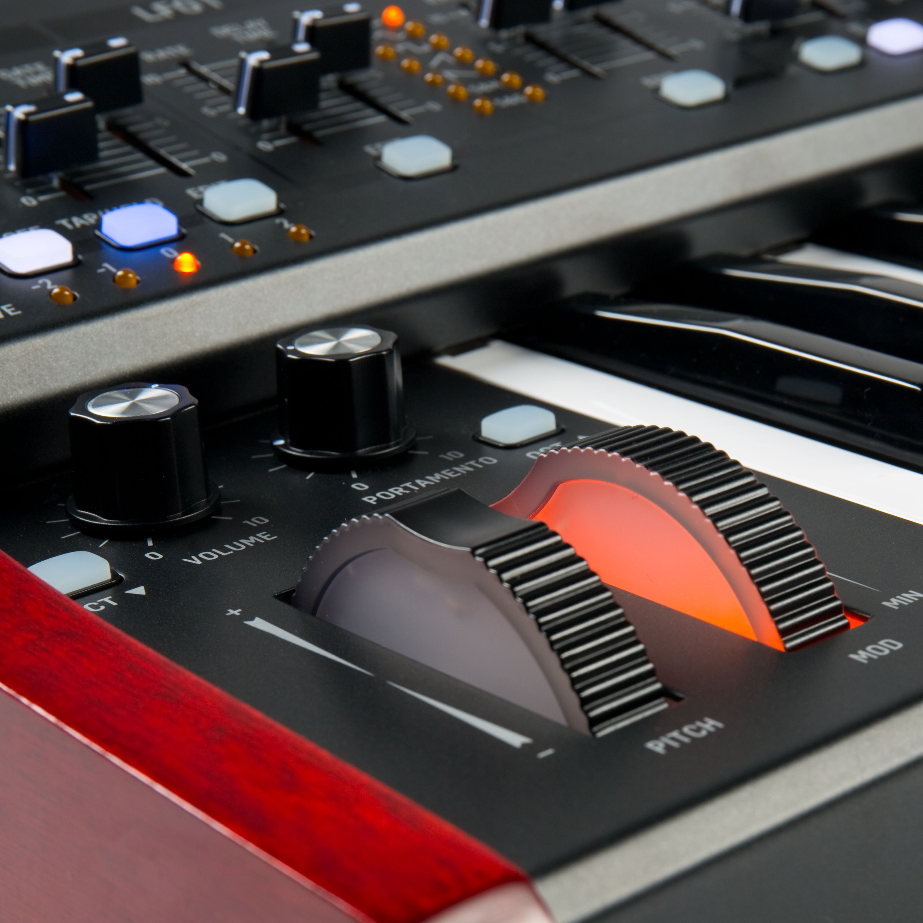 Behringer Synthesizer (Synthesizer, Analog Synthesizer), DeepMind 12 - Synthesizer