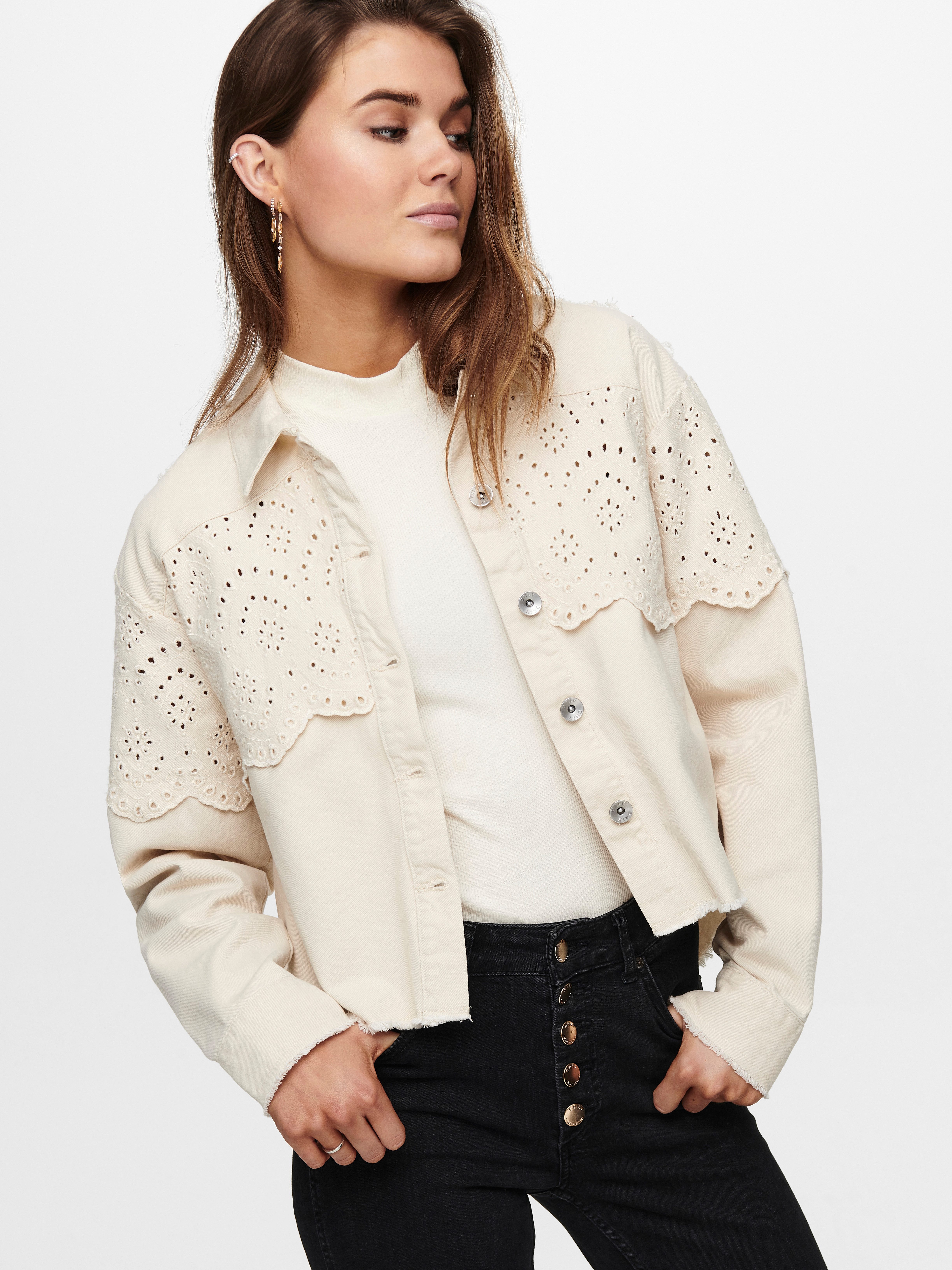 ONLY Kurzjacke ONLELENA CROCHET JACKET NC OTW mit hochwertiger Lochspitze günstig online kaufen