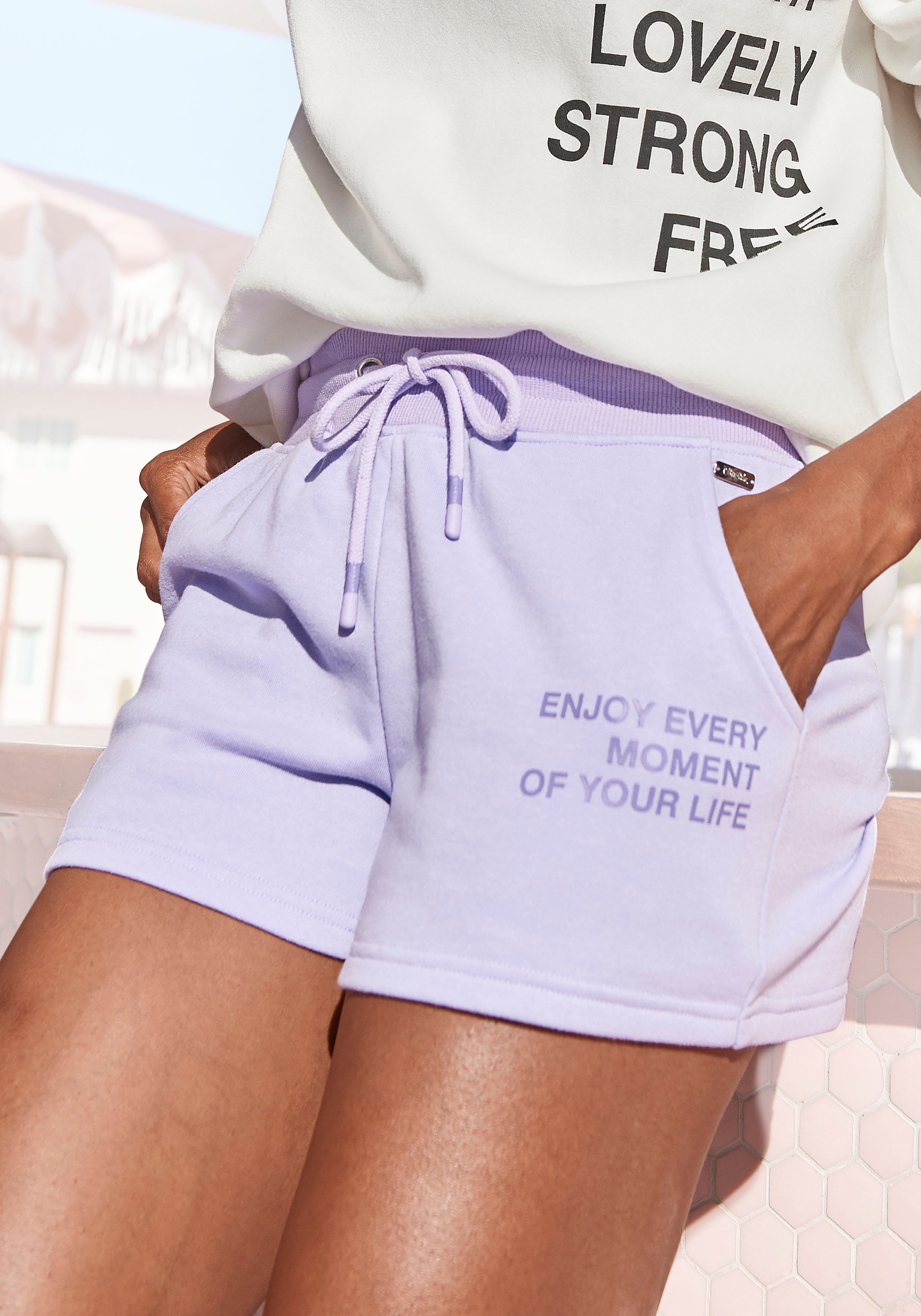 Druck, Sweatshorts mit lavendel Statement Loungeanzug Buffalo