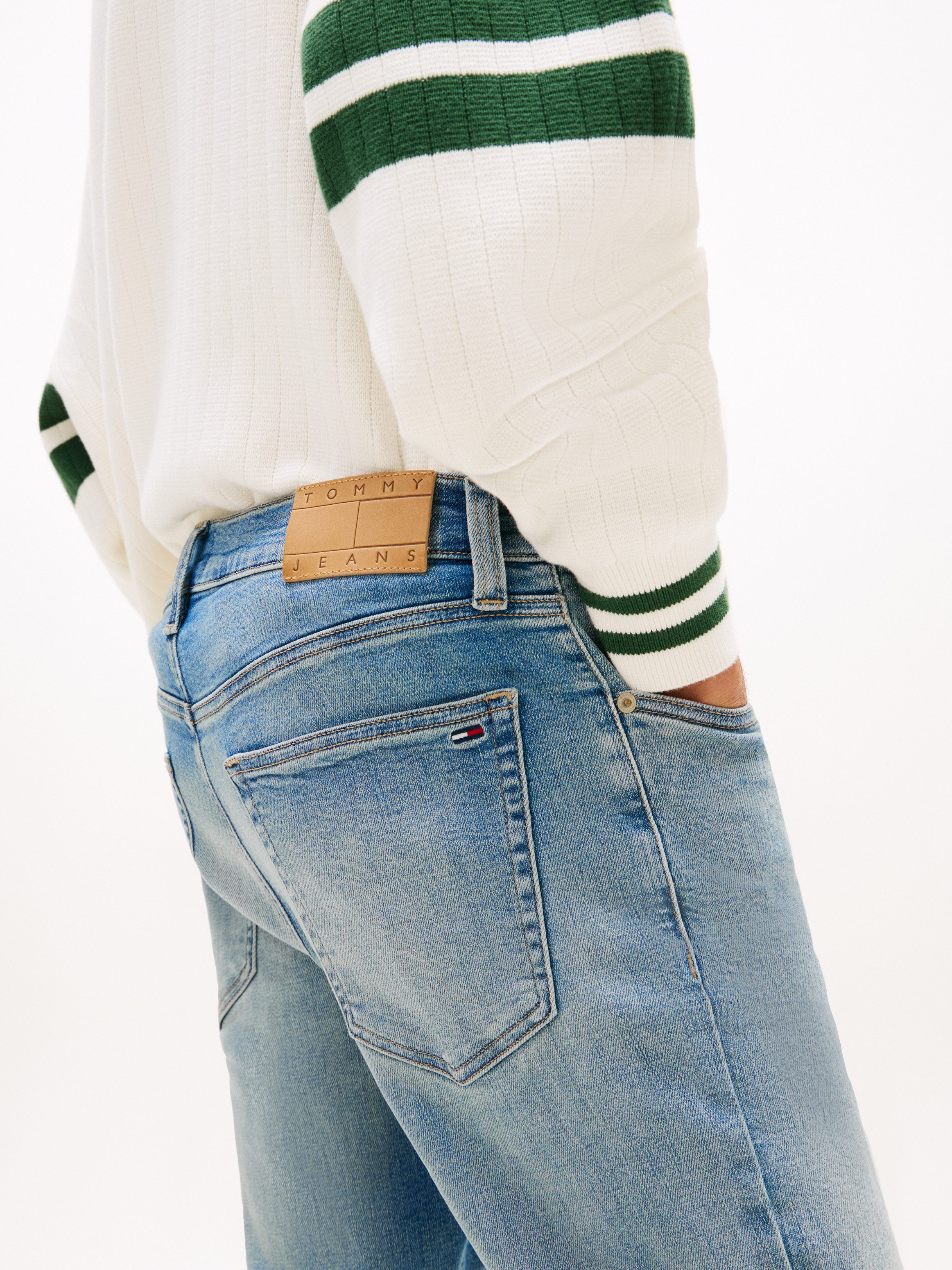 Tommy Jeans Slim-fit-Jeans AUSTIN SLIM TAPERED mit Whisker-Effekt – Bild 2 von 5