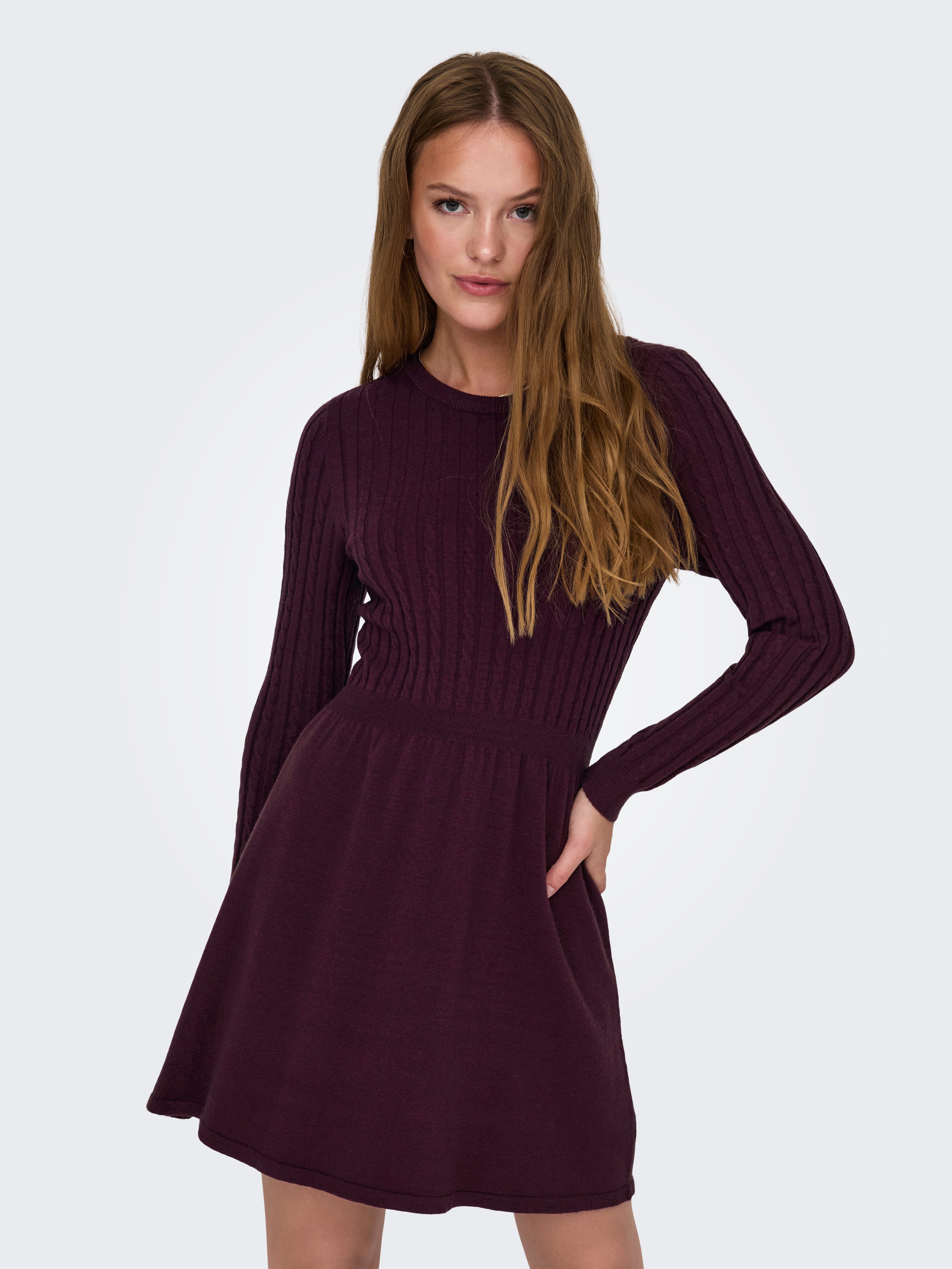 ONLY Strickkleid ONLFIA LS CABLE DRESS KNT tailliert und mit dezentem Zopfs günstig online kaufen